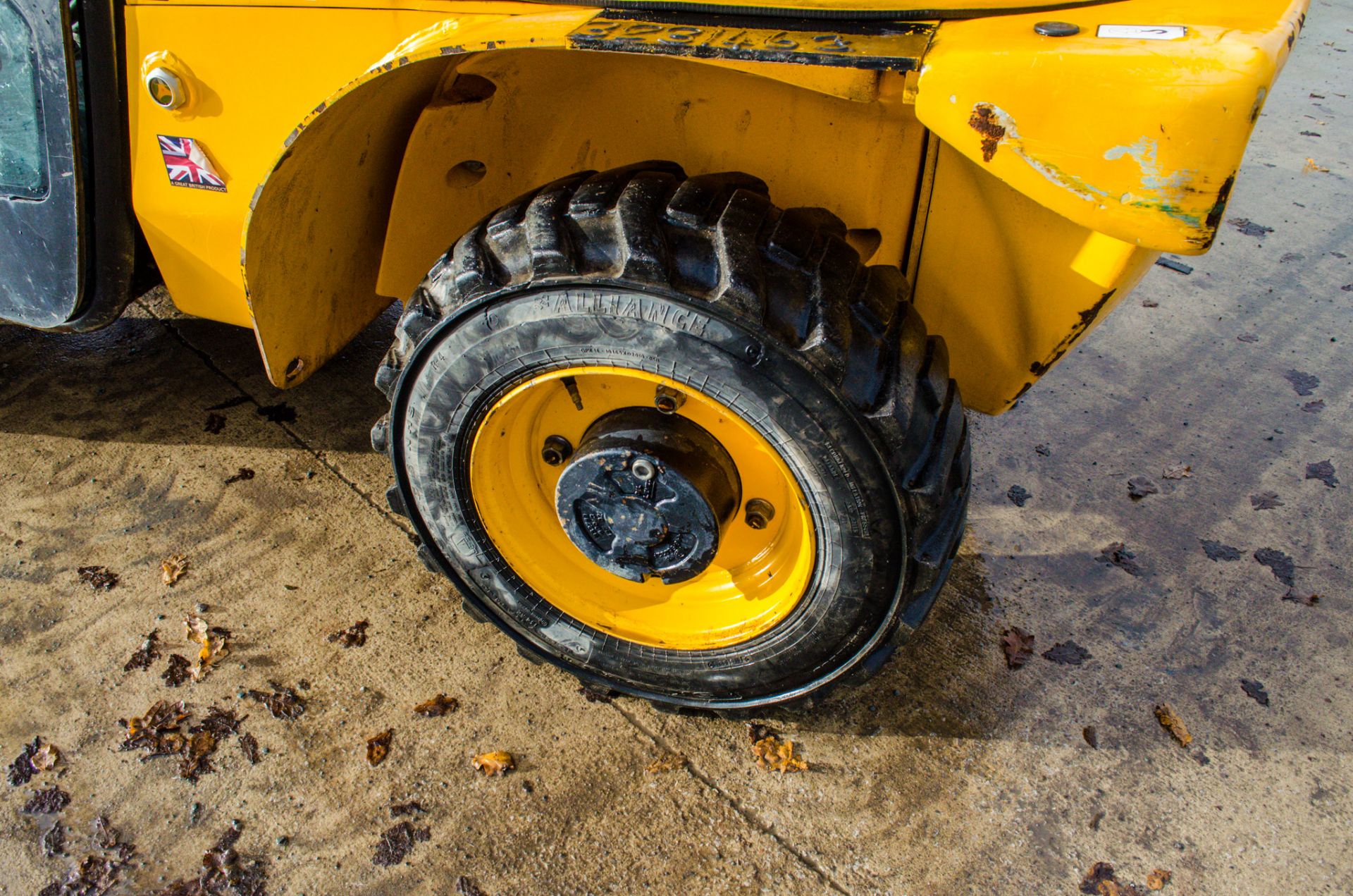 JCB 520-40 4 metre telescopic handler Year: 2015 S/N 2314345 Recorded hours: 1658 3231463 - Image 11 of 17