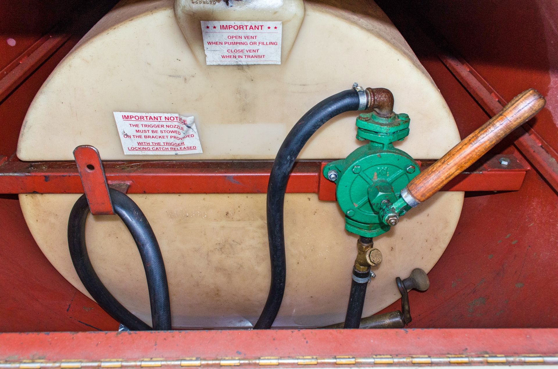 Trailer Engineering 950 litre fast tow bunded fuel bowser c/w manual pump, delivery hose and - Image 5 of 5