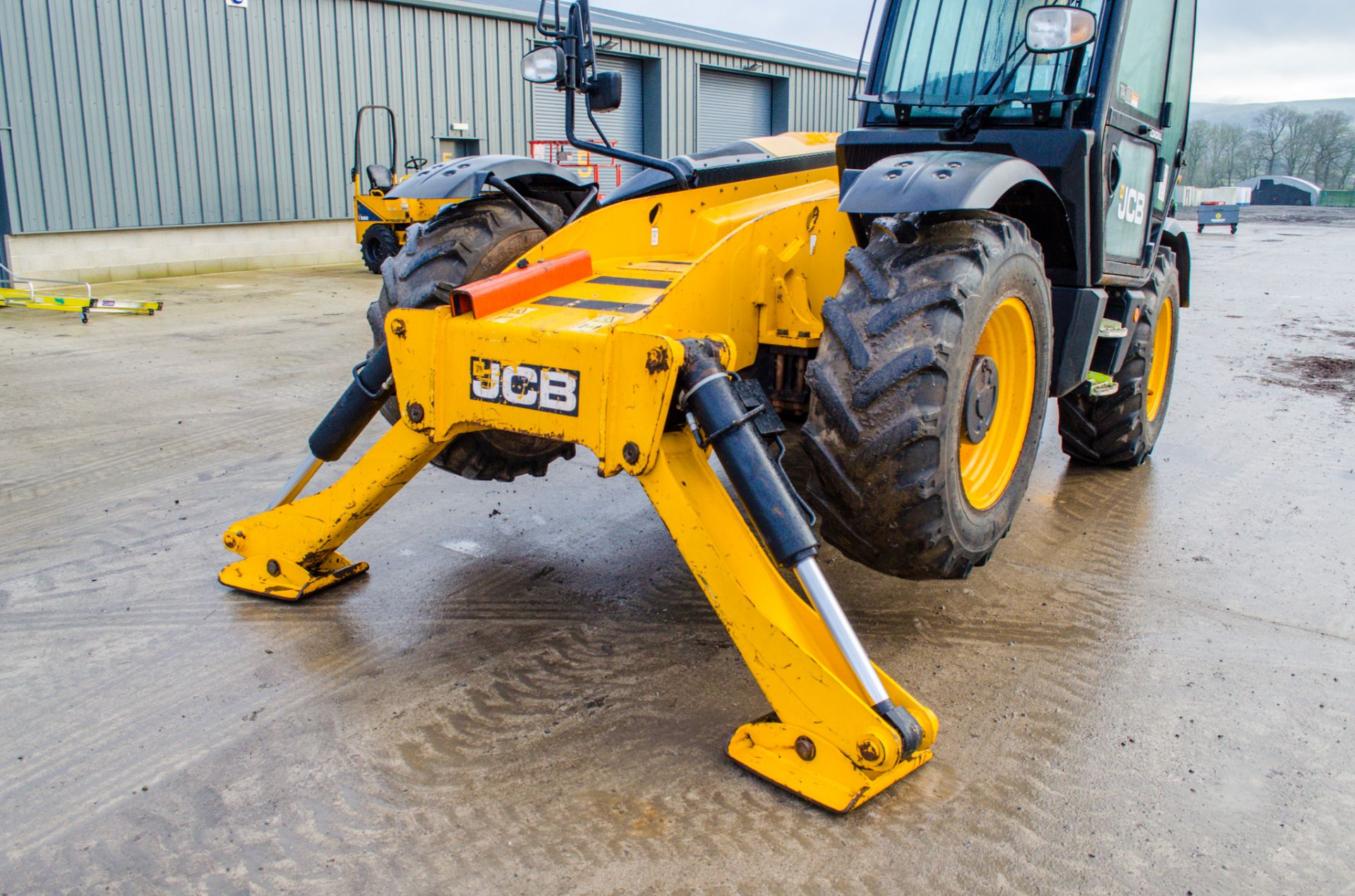 JCB 535-125 12.5 metre telescopic handler  Year: 2016 S/N: 461138 Recorded Hours: 2630 A727331 - Image 14 of 23