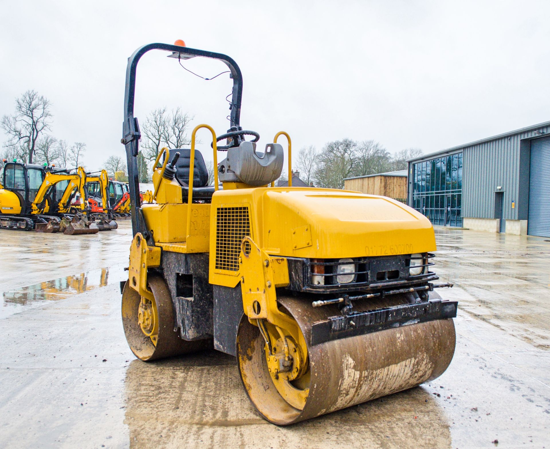 Caterpillar CB224 double drum ride on roller Year: 2004 S/N: 22400505 Recorded Hours: 24648 ** No - Image 2 of 16