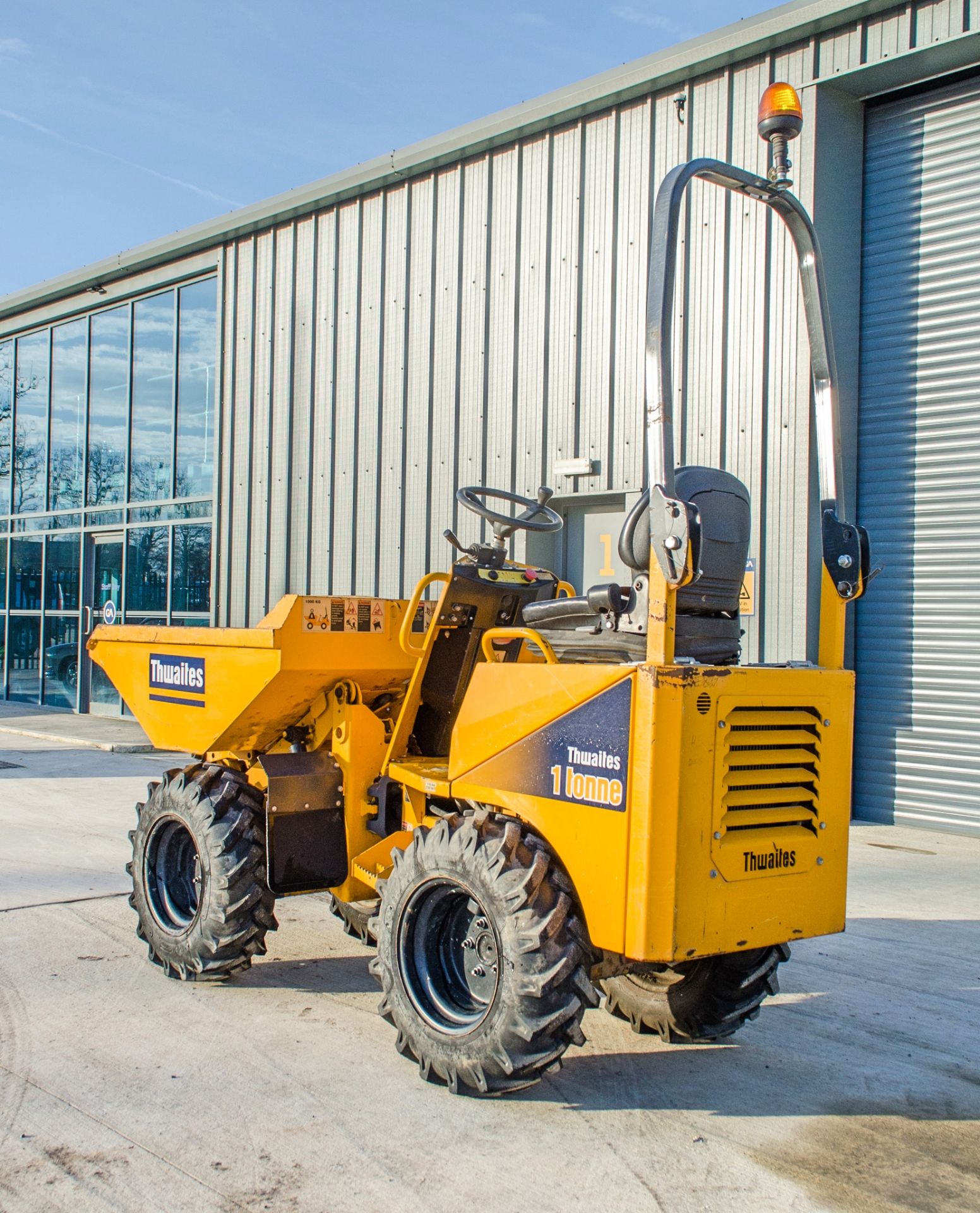 Thwaites 1 tonne hi-tip dumper Year: 2019 S/N: 1917E8187 Recorded Hours: 737 - Image 3 of 22