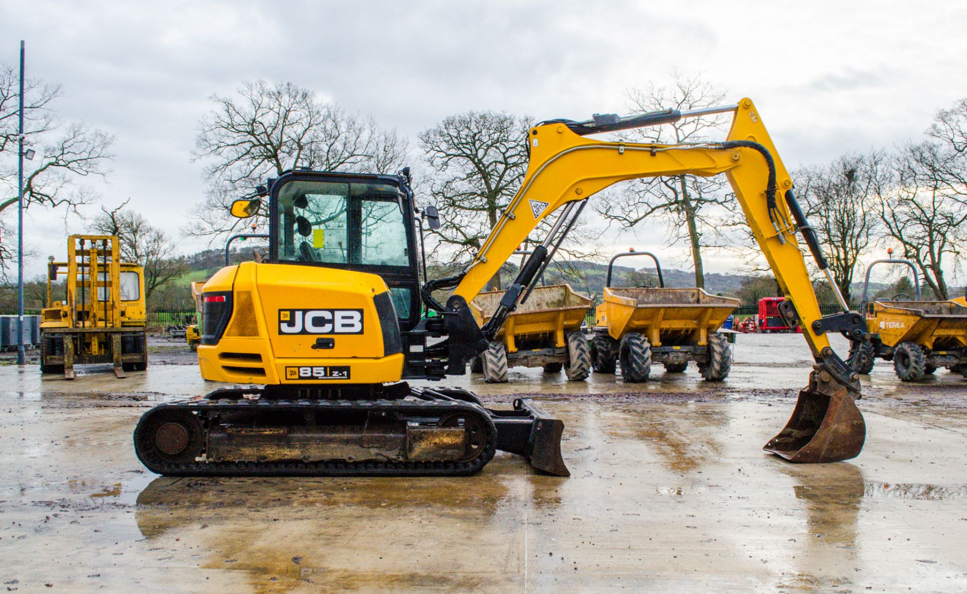JCB 85Z 9 tonne rubber tracked midi excavator Year: 2017 S/N: 2500968 Recorded Hours: 4415  piped, - Image 7 of 20