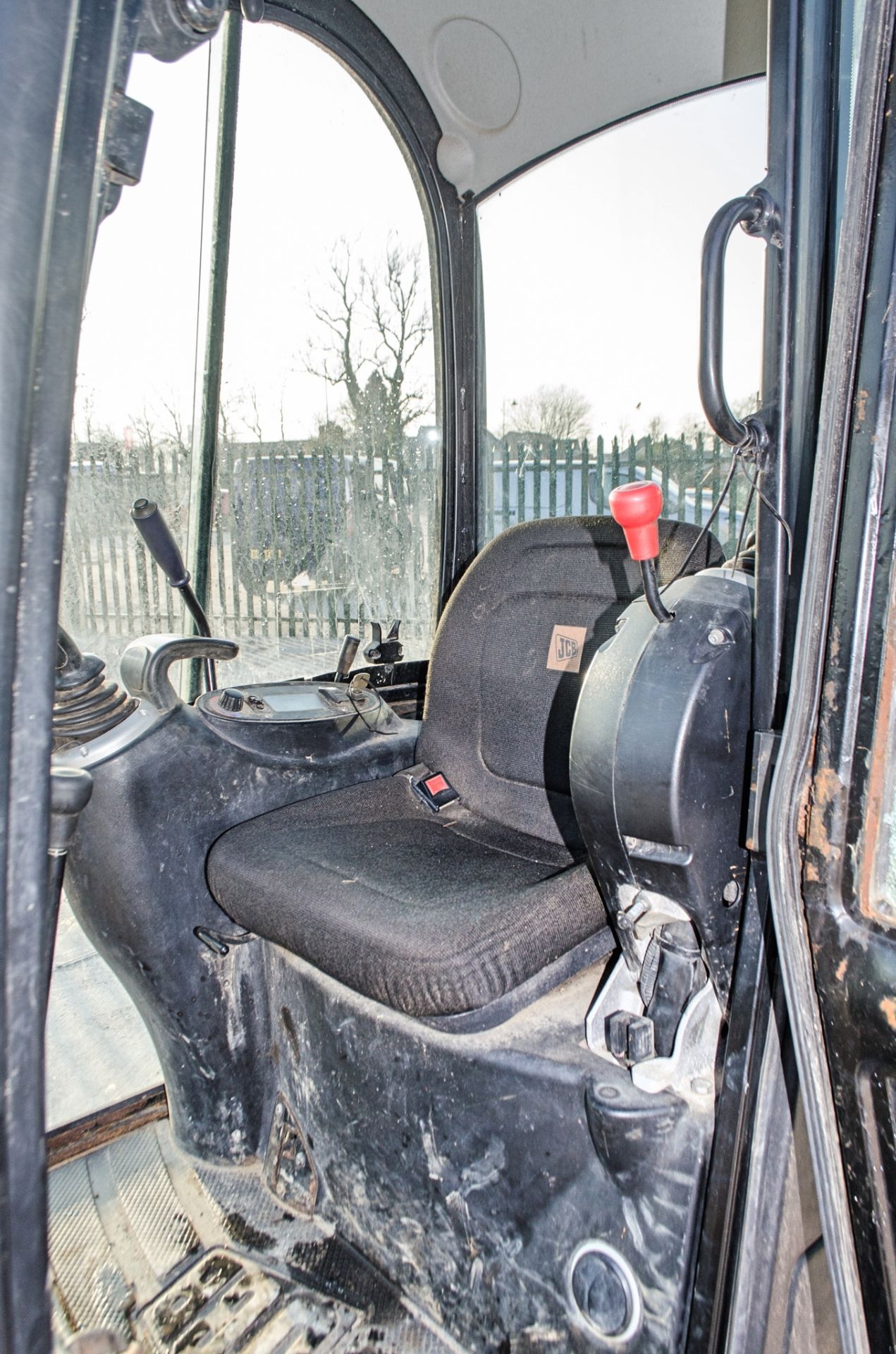 JCB 8018 CTS 1.8 tonne rubber tracked mini excavator Year: 2017 S/N: 2545236 Recorded Hours: 1268 - Image 17 of 21