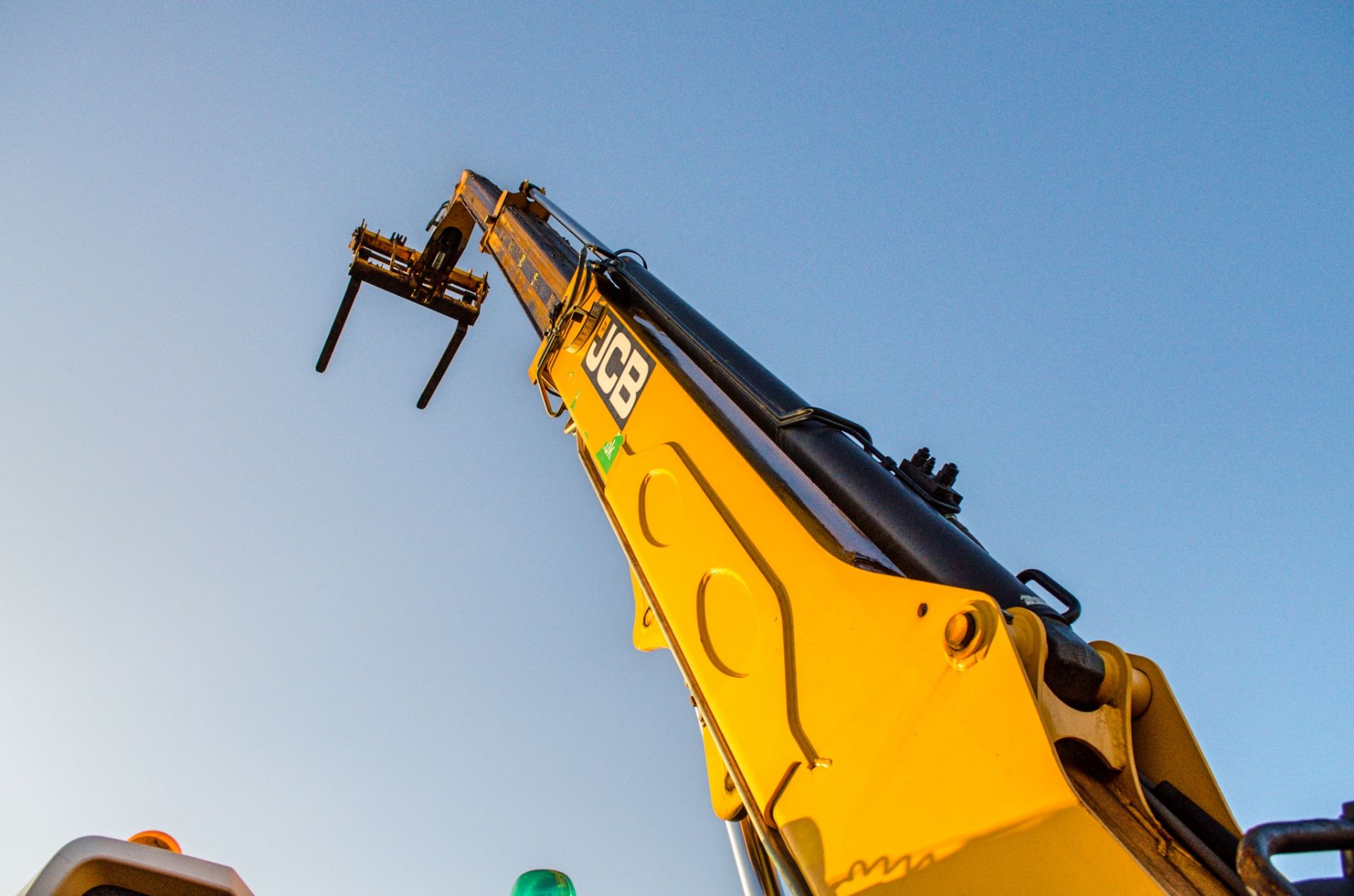 JCB 533-105 10.5 metre telescopic handler Year: 2016 S/N: 2464749 Recorded Hours: 2998 PF2168 - Image 18 of 23