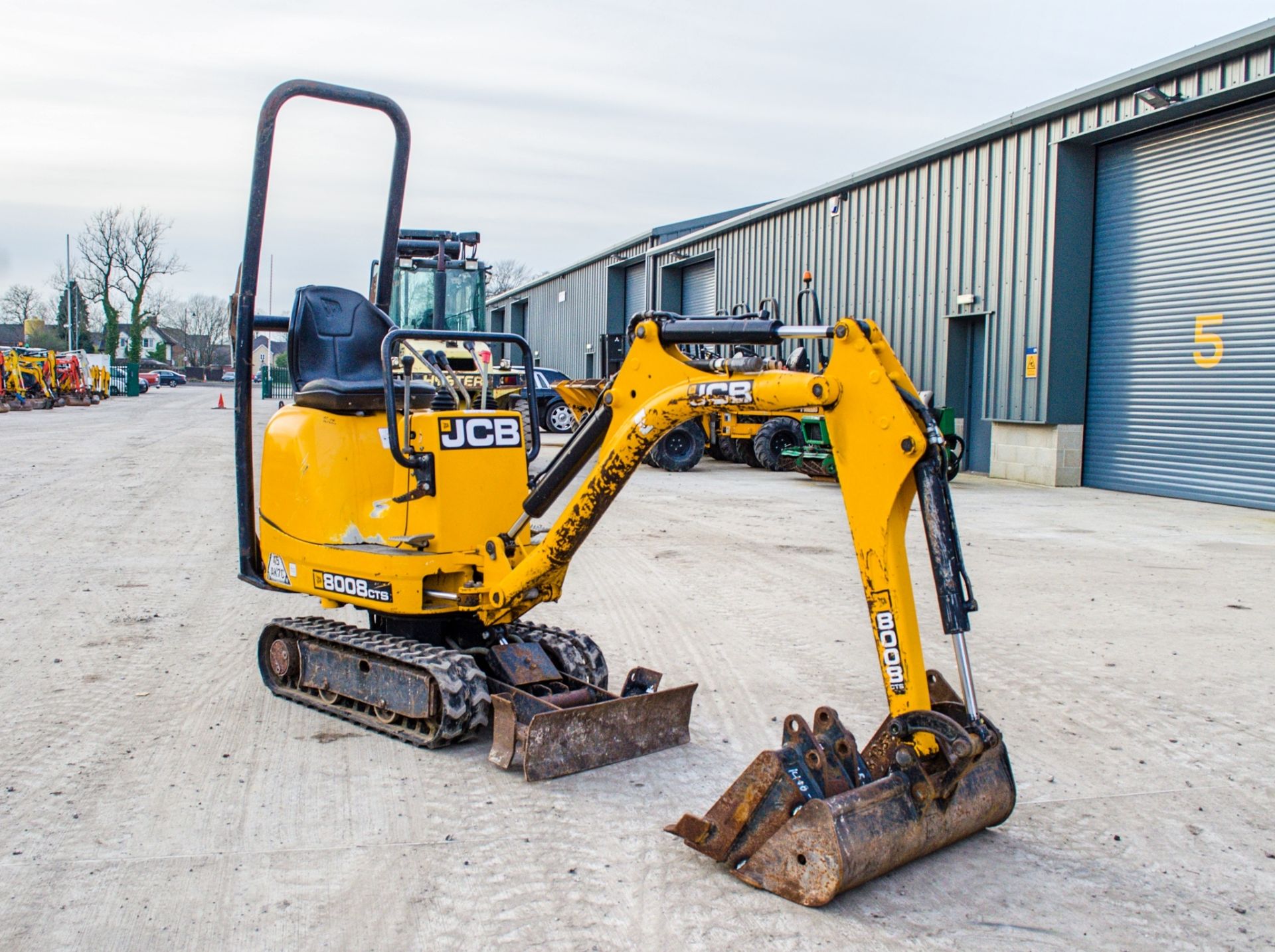 JCB 8008CTS 0.8 tonne rubber tracked mini excavator Year: 2014 S/N: 2410577 Recorded Hours: piped, - Image 2 of 22