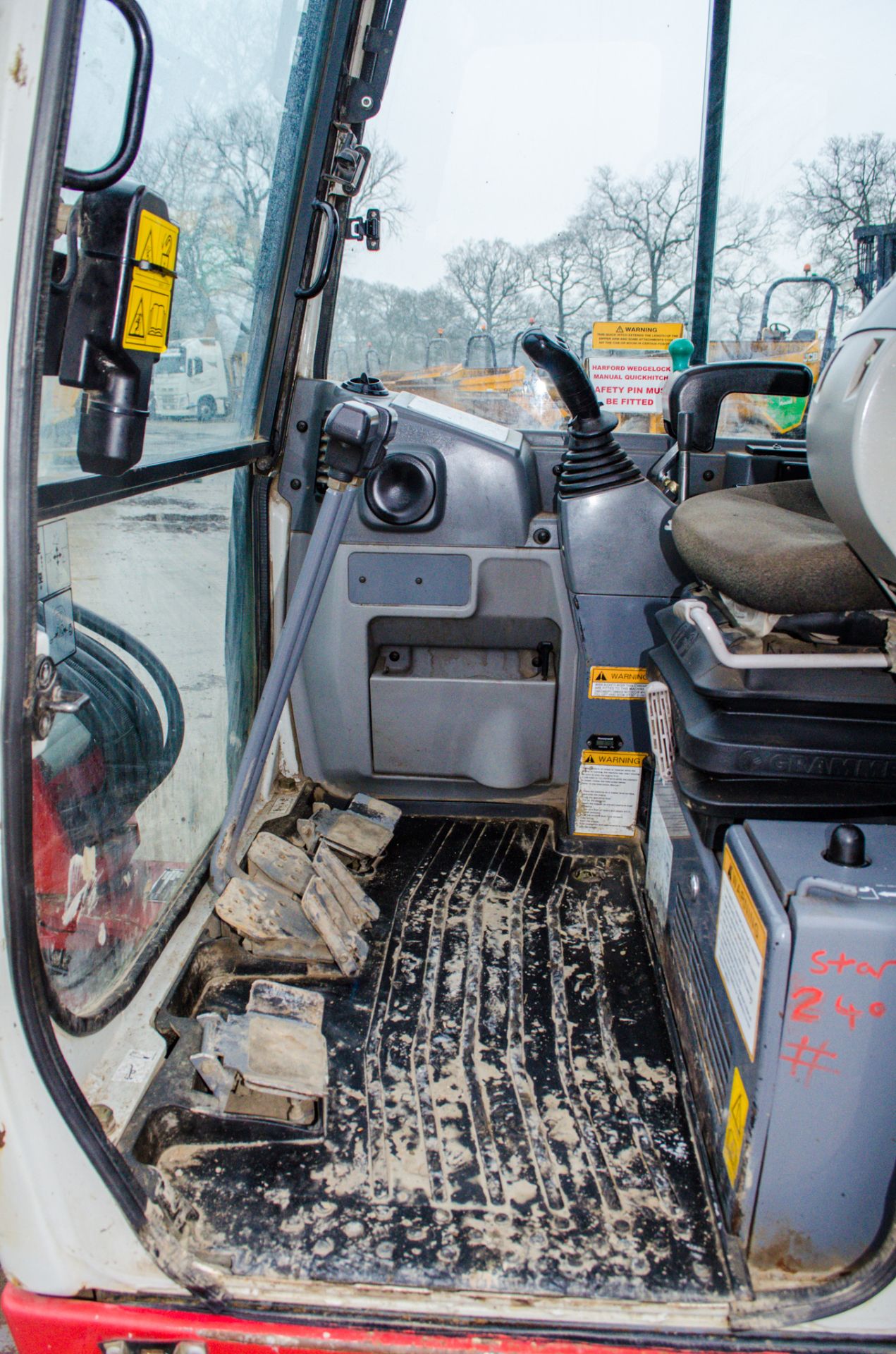 Takeuchi TB228 2.8 tonne rubber tracked mini excavator Year: 2015 S/N: 122804414 Recorded Hours: 879 - Image 18 of 19