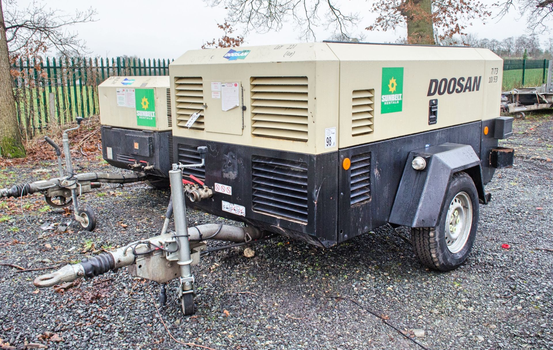 Doosan 7/73 10/53 diesel driven fast tow mobile air compressor Year: 2015 S/N: FY543515 Recorded