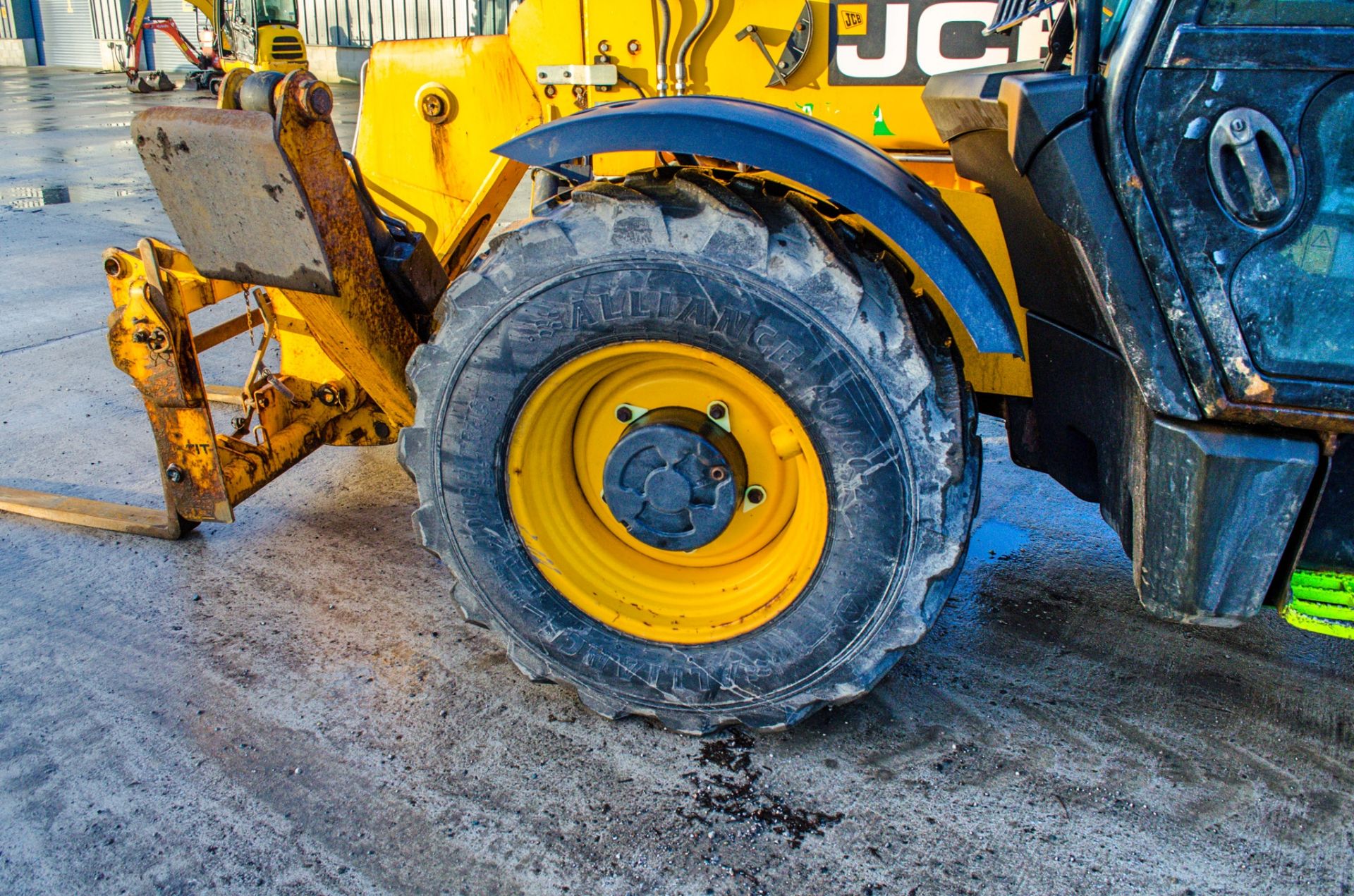 JCB 533-105 10.5 metre telescopic handler Year: 2016 S/N: 2464749 Recorded Hours: 2998 PF2168 - Image 9 of 23