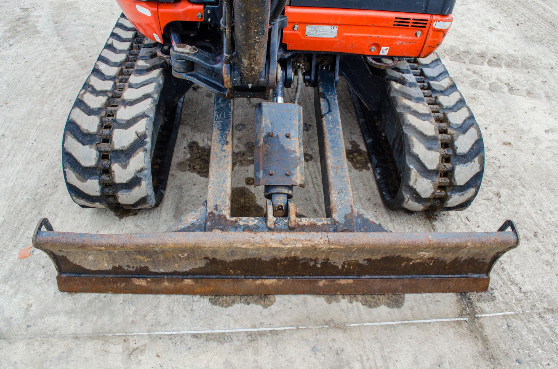 Kubota U27-4 2.7 tonne rubber tracked mini excavator Year: 2016 S/N: 58869 Recorded Hours: 1806 - Image 15 of 23