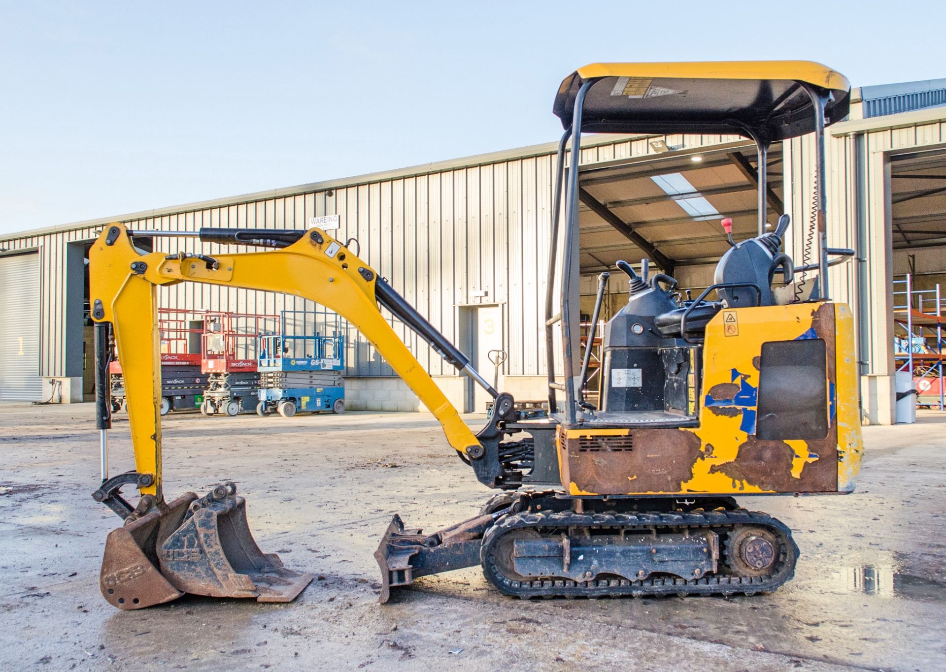 JCB 15C-2 1.5 tonne rubber tracked mini excavator Year: 2019 S/N: 2710277 Recorded Hours: 908 piped, - Image 8 of 21