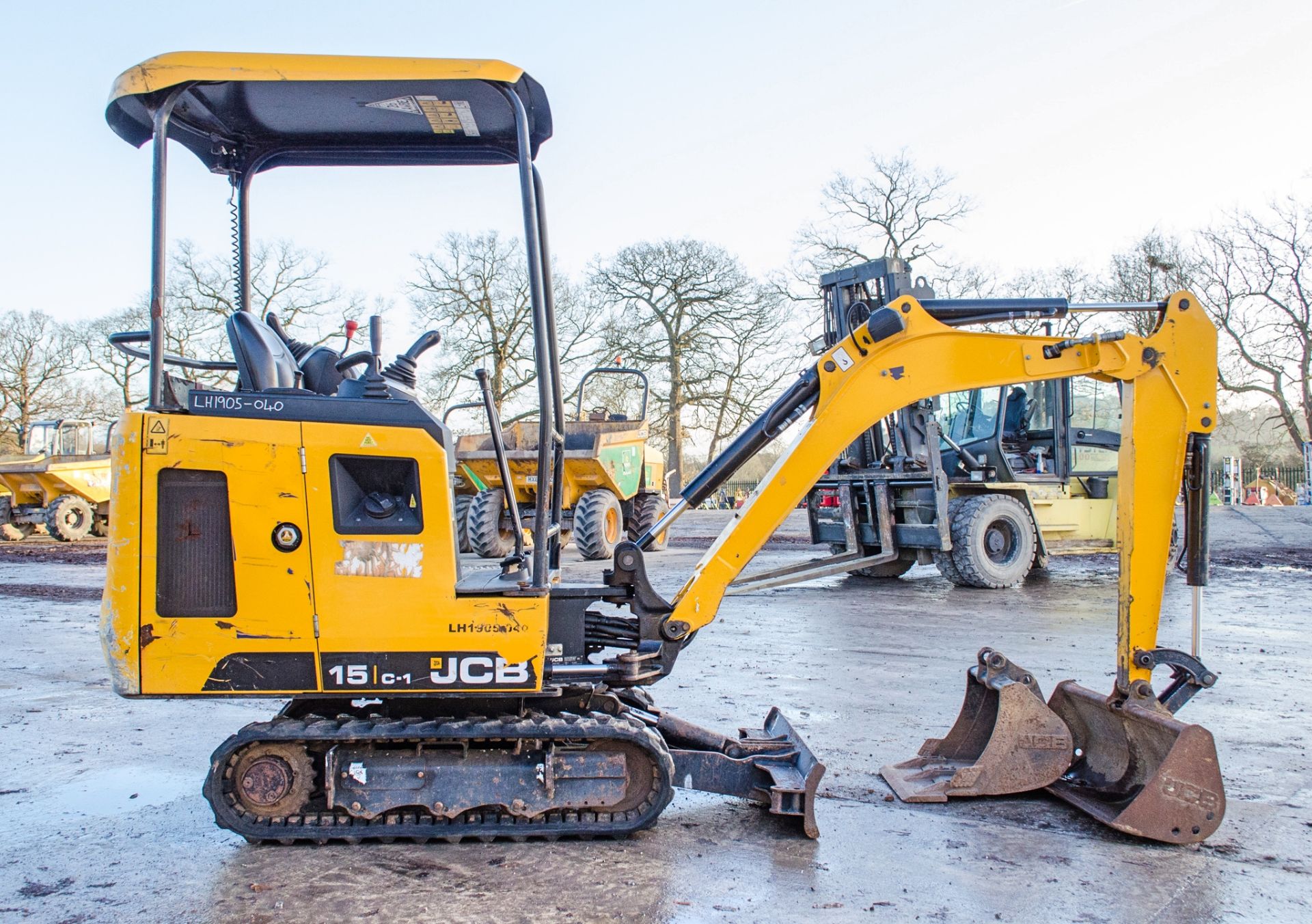 JCB 15C-2 1.5 tonne rubber tracked mini excavator Year: 2019 S/N: 2710277 Recorded Hours: 908 piped, - Image 7 of 21