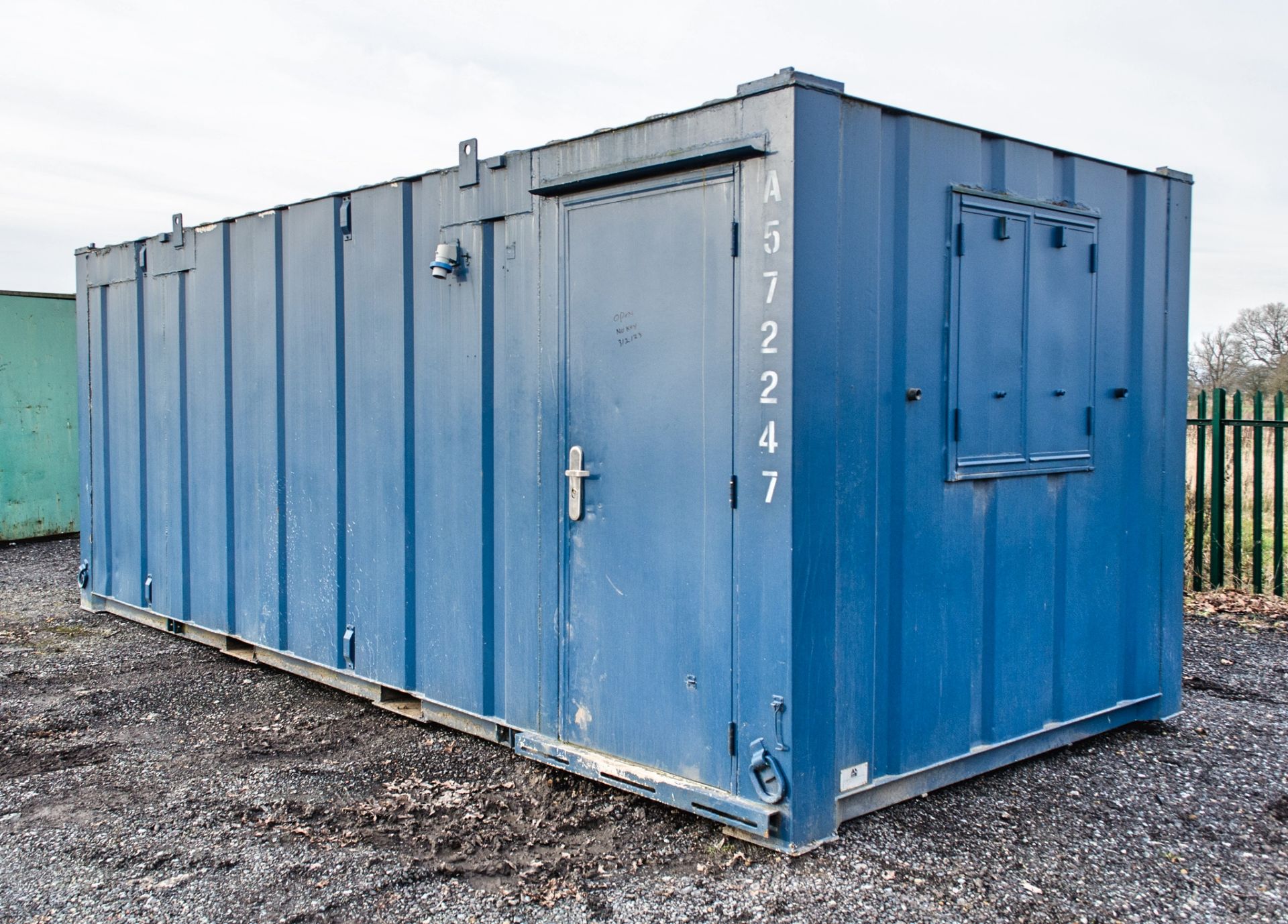 21 ft x 9 ft steel anti vandal changing room site unit A572247 ** No keys but open **