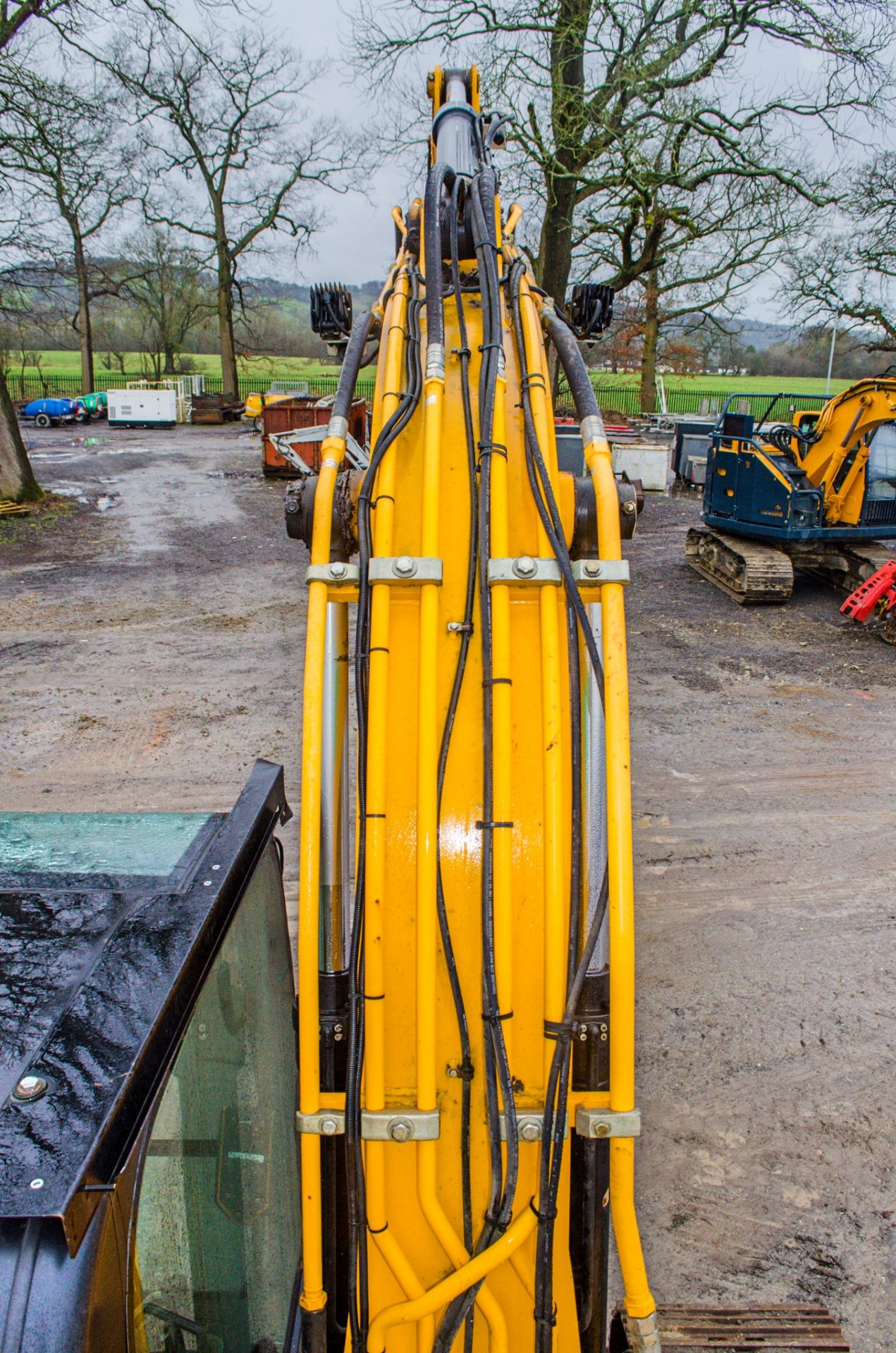 JCB JS130LC+ 13 tonne steel tracked excavator Year: 2015 S/N: 2441538 Recorded Hours: 3524 piped, - Image 14 of 24