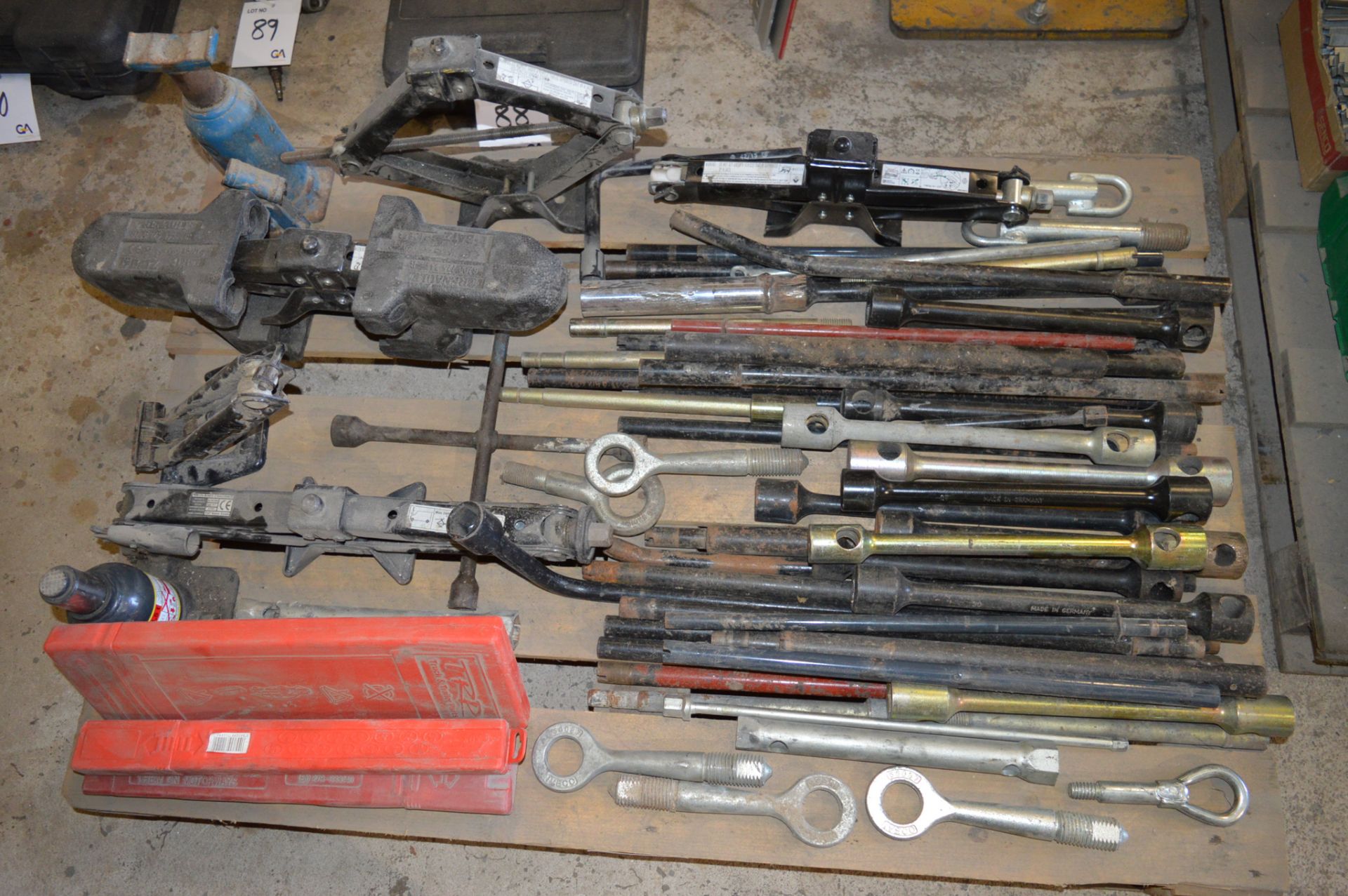 Quantity of vehicle jacks, wheel braces etc. ** No VAT on hammer price but VAT will be charged on - Image 2 of 2