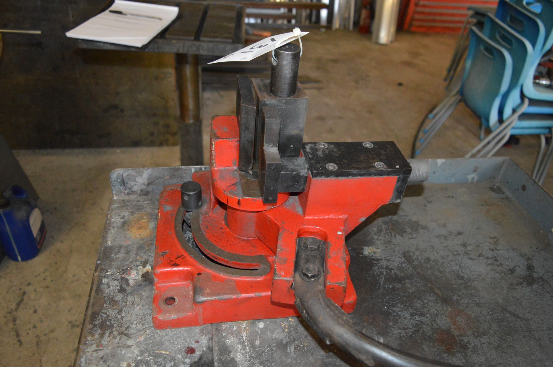 Manual right angle iron bender ** No VAT on hammer price but VAT will be charged on the buyer's - Image 2 of 2