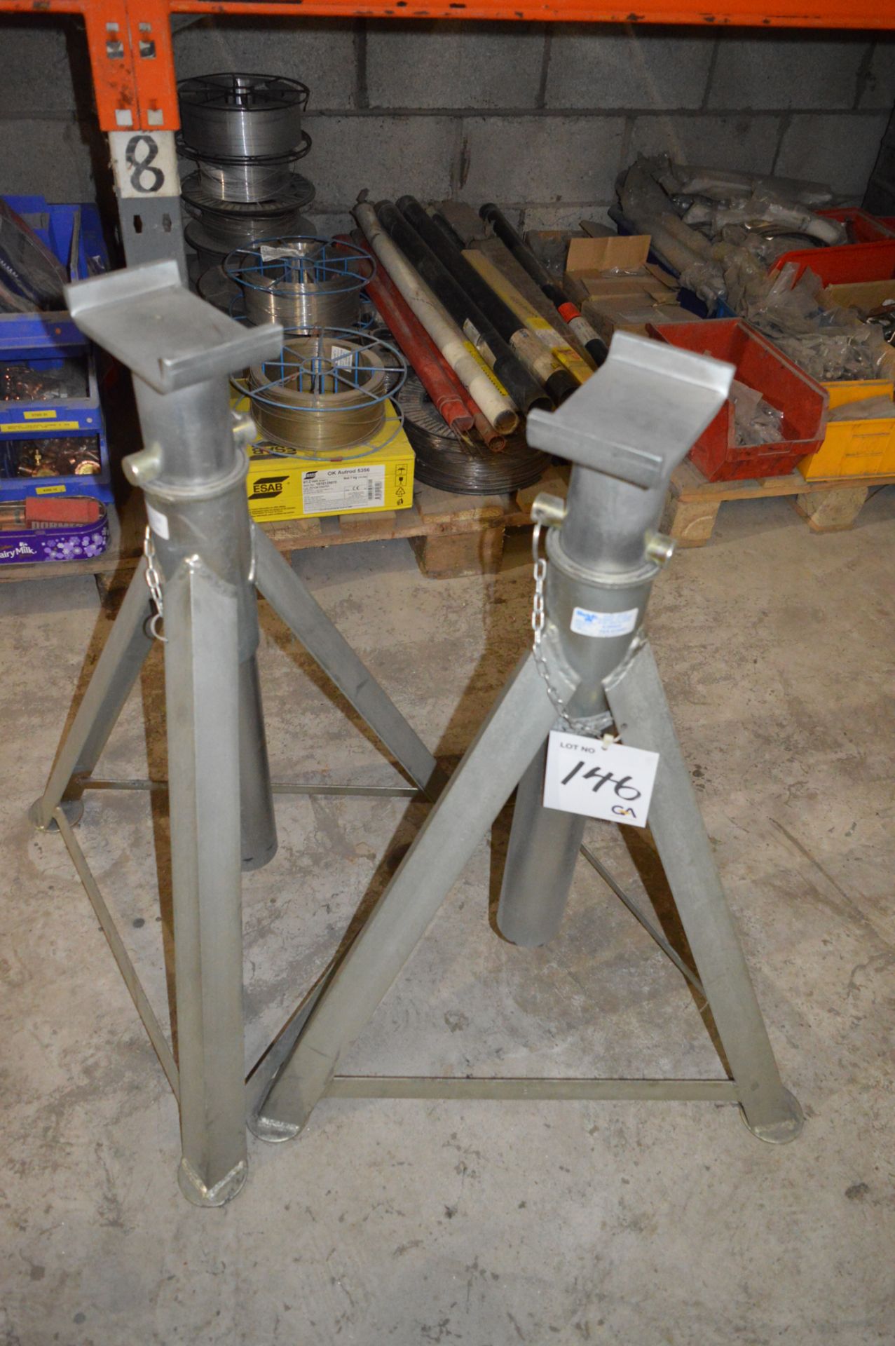 Pair of Weber axle stands 8,000kg capacity per stand Type: WS16H Closed height: approx. 800mm **