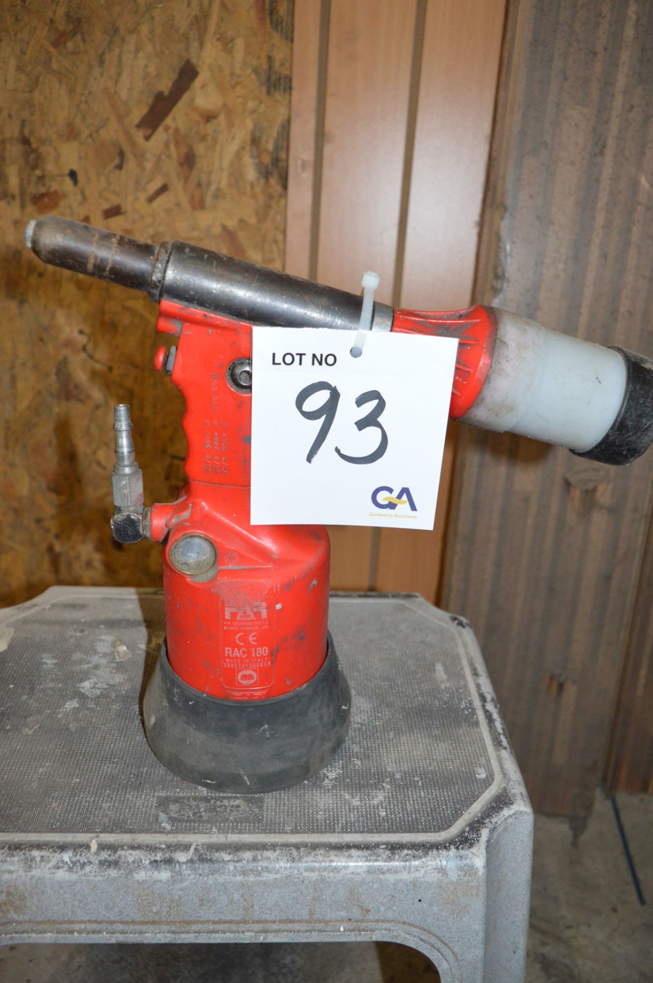 Far pneumatic rivet gun Model: RAC180 ** No VAT on hammer price but VAT will be charged on the