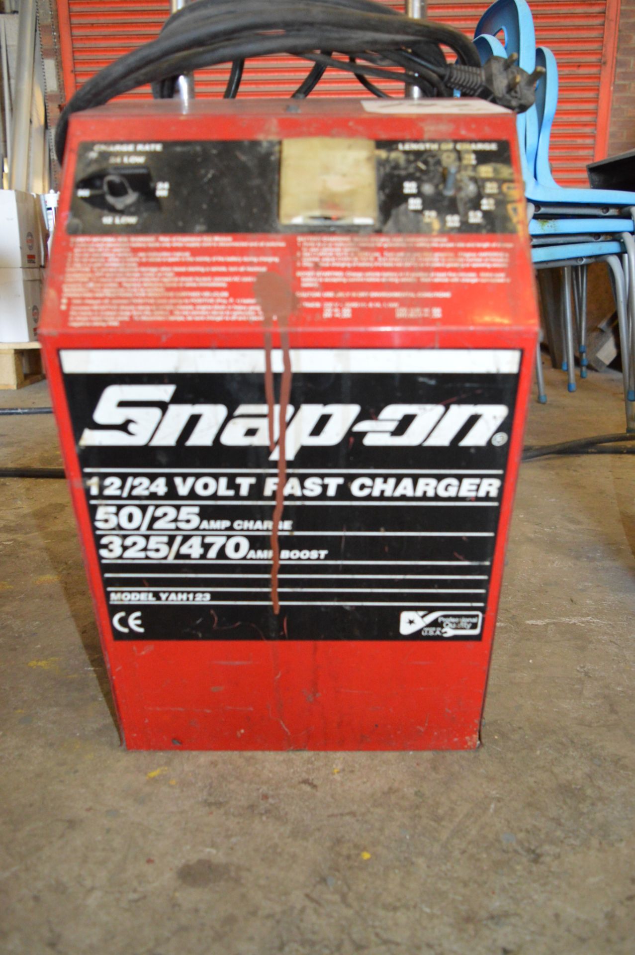 Snap On 12/24v fast charger Model YAH123 ** No VAT on hammer price but VAT will be charged on the - Image 2 of 3