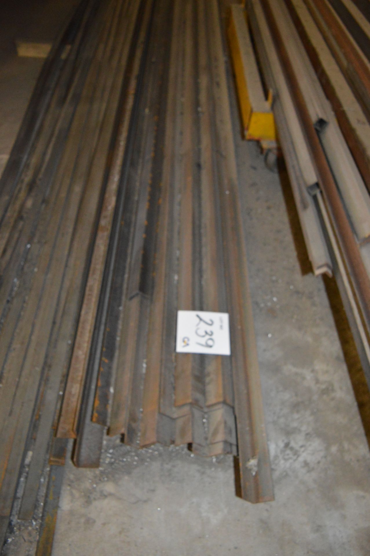 Approx. 30 lengths steel angles 40 x 40 x 3 mm x 6100 mm ** No VAT on hammer price but VAT will be - Image 3 of 3