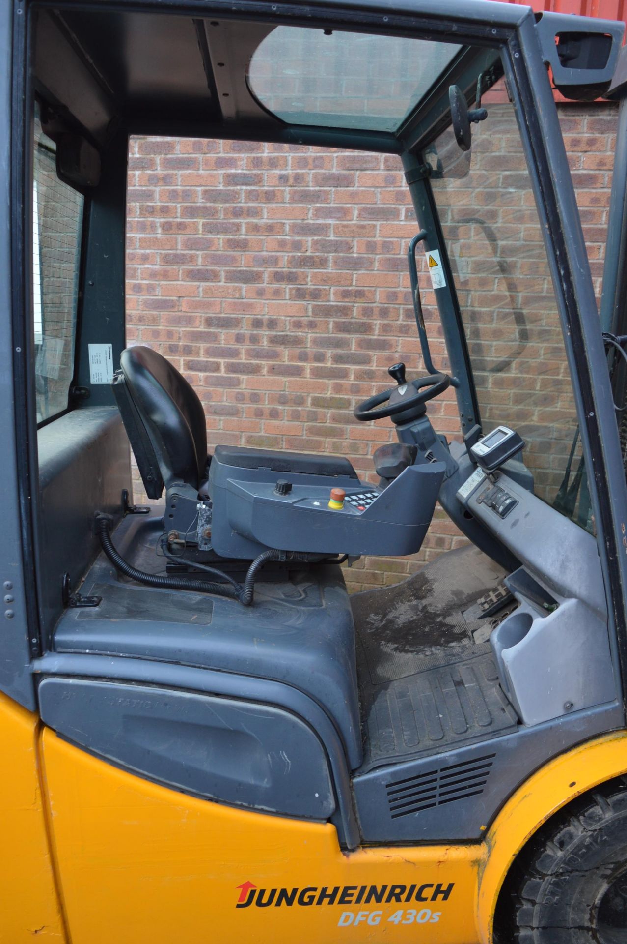 Jungheinrich diesel forklift Type: DFG 430S Capacity: 3000kg Keyless, solid tyres Year: 2012 S/N: - Image 9 of 12