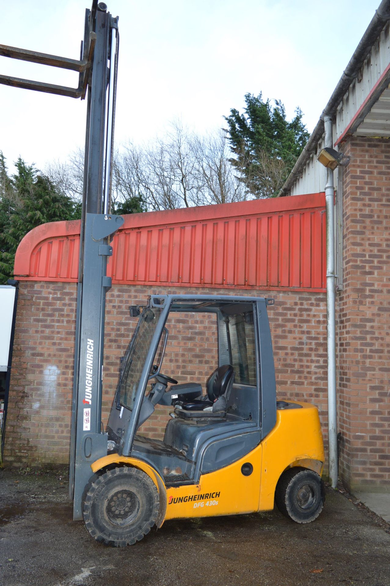 Jungheinrich diesel forklift Type: DFG 430S Capacity: 3000kg Keyless, solid tyres Year: 2012 S/N: - Image 5 of 12