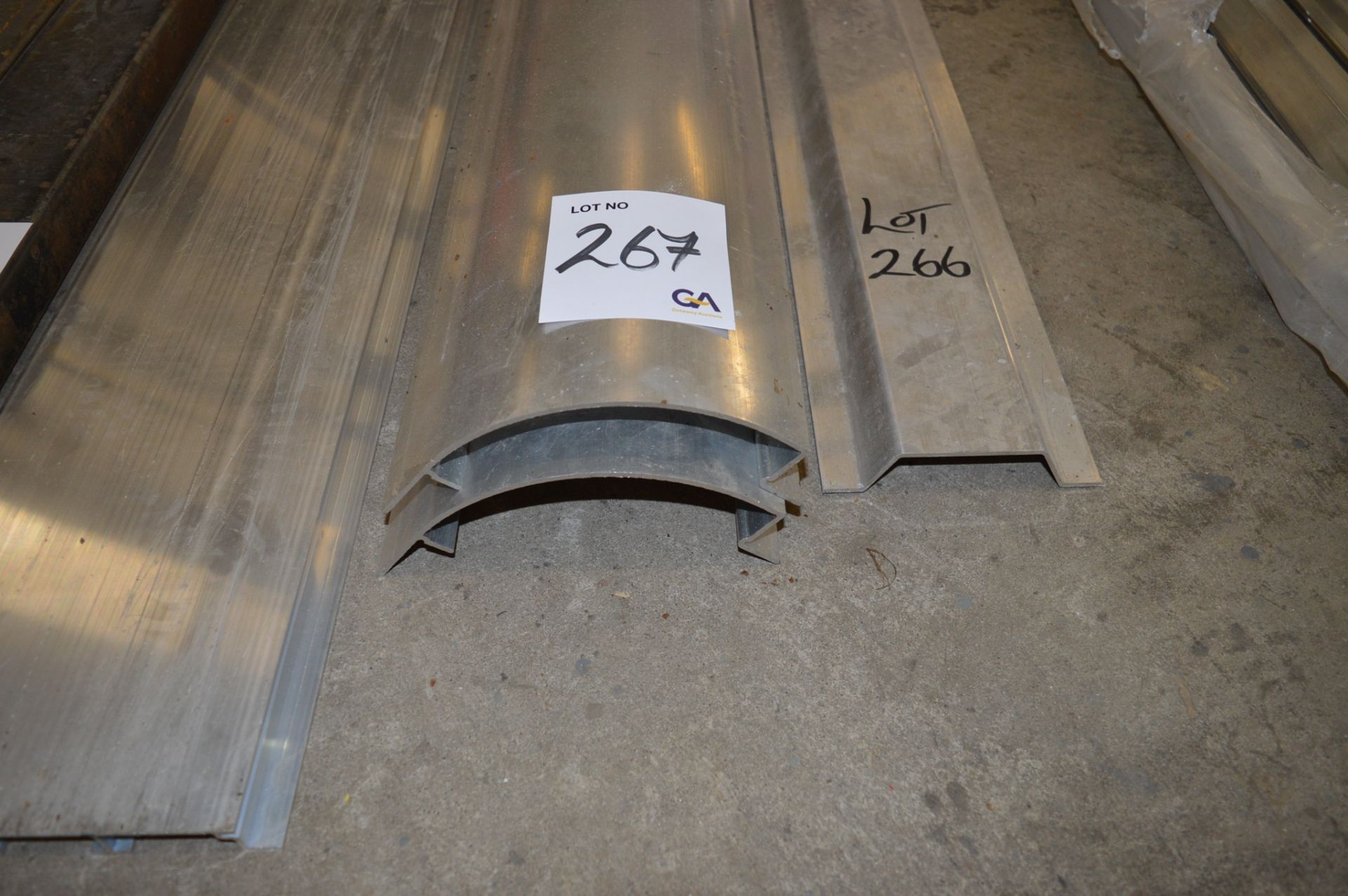 2 - 5" aluminium cant rails Approx. 7.8 m long ** No VAT on hammer price but VAT will be charged - Image 2 of 2