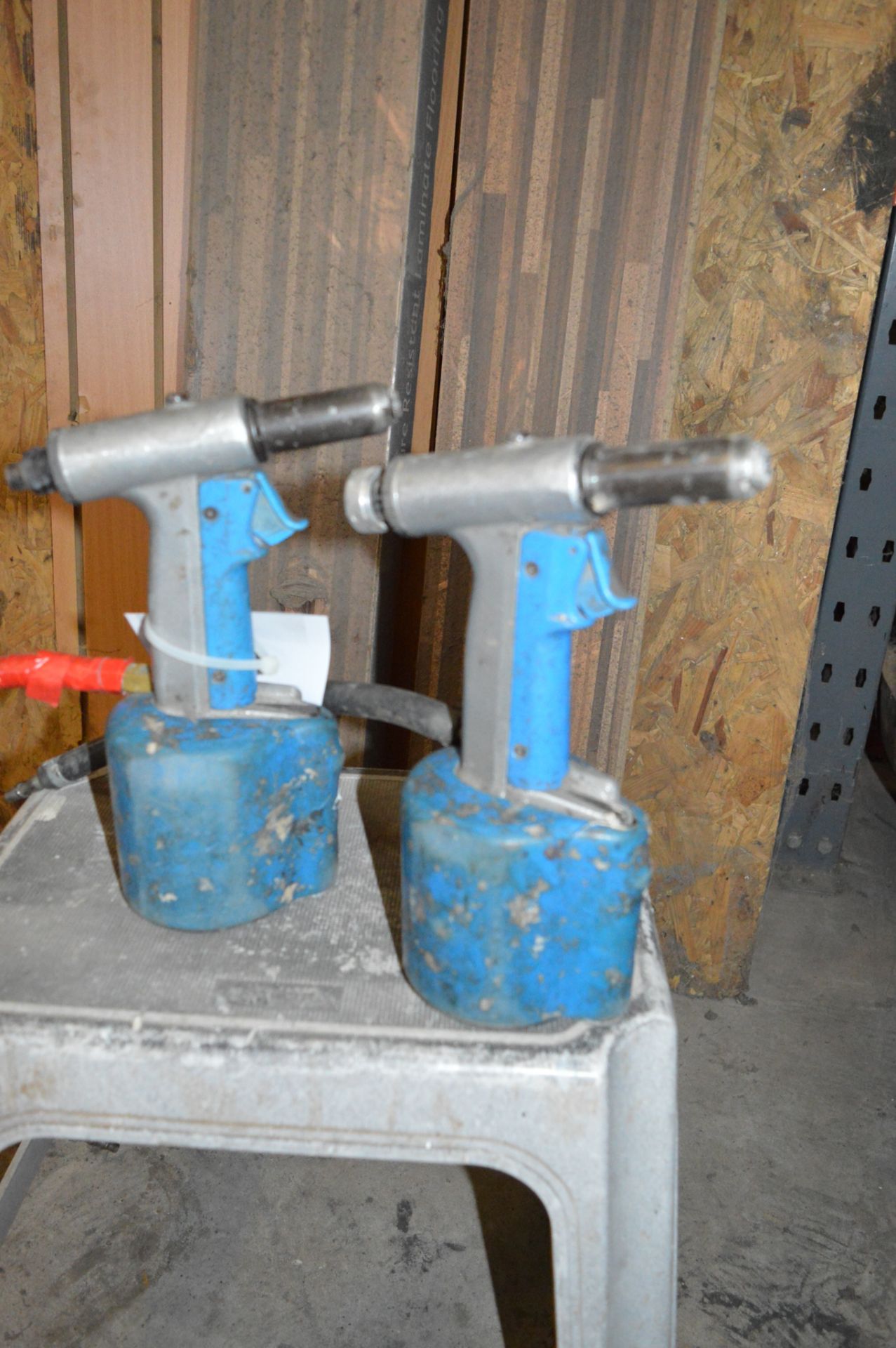 2 - pneumatic rivet guns ** No VAT on hammer price but VAT will be charged on the buyer's - Image 2 of 2