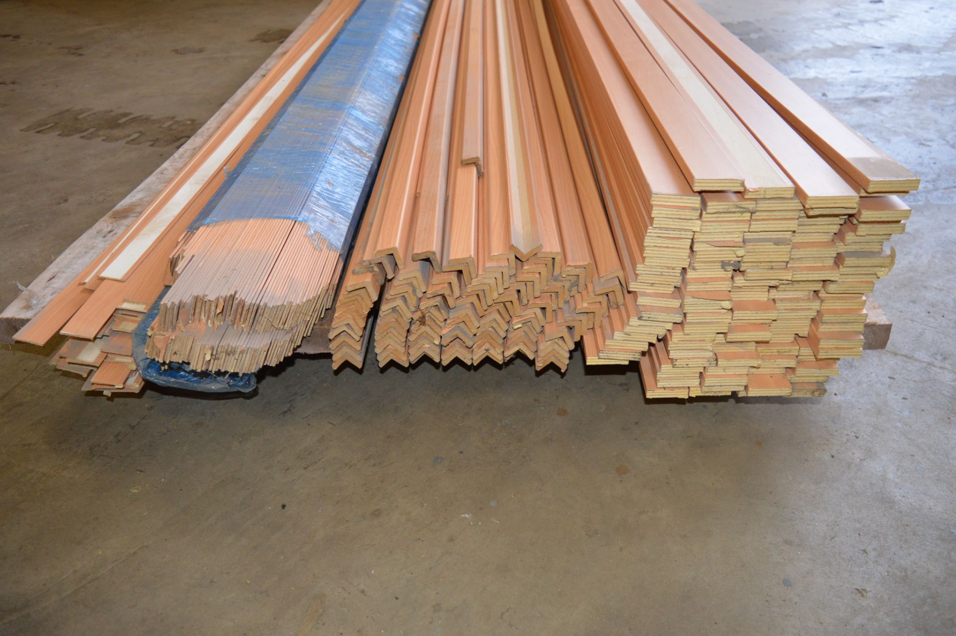 Approx. 100 lengths wrapped plywood skirting mouldings 50 x 12 x 2500 mm Approx 100 lengths - Image 2 of 3