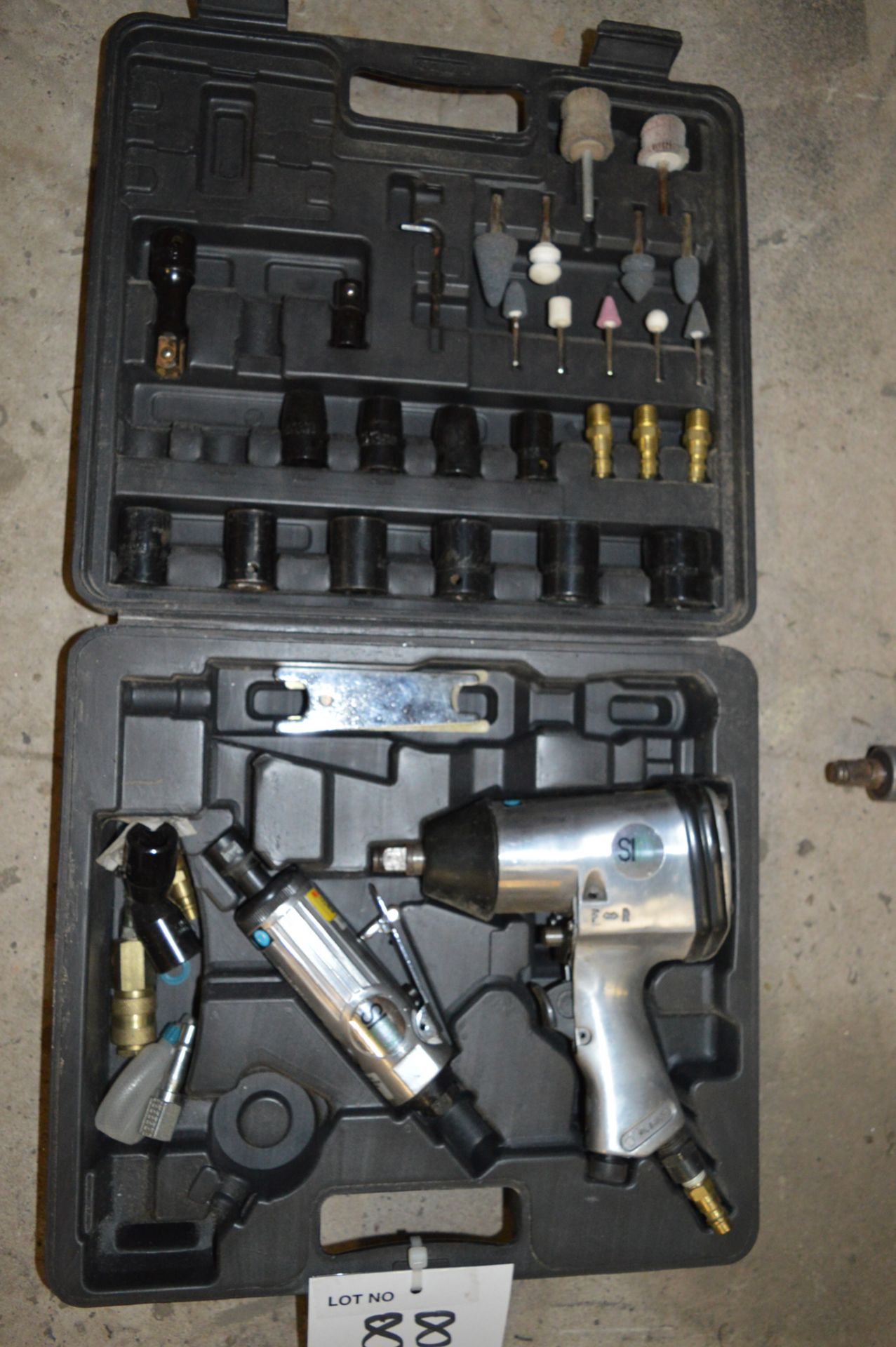 SIP 1/2" pneumatic impact wrench and die grinder set c/w carry case and accessories ** No VAT on - Image 2 of 3