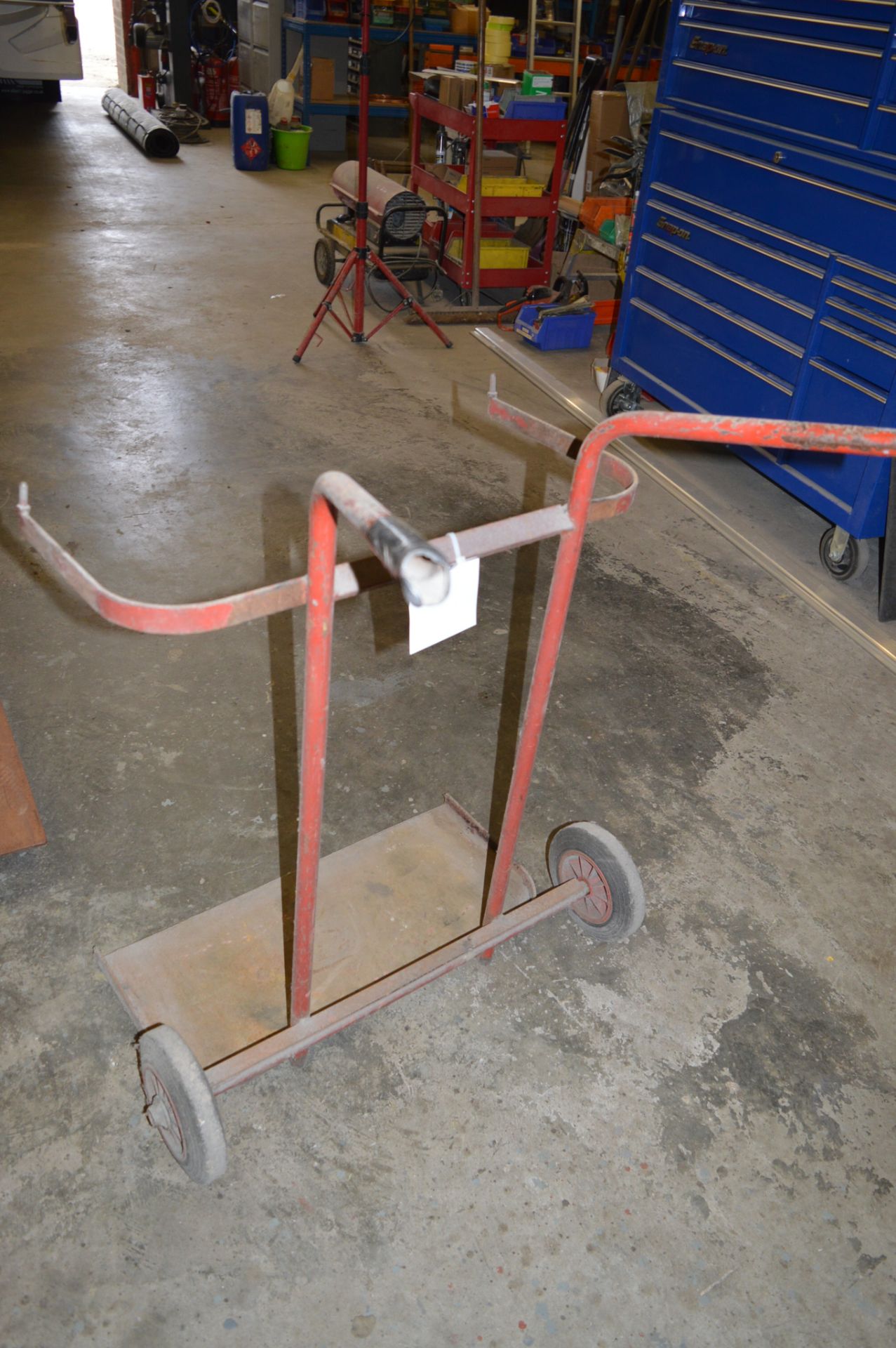 Twin gas bottle trolley ** No VAT on hammer price but VAT will be charged on the buyer's premium ** - Image 2 of 2