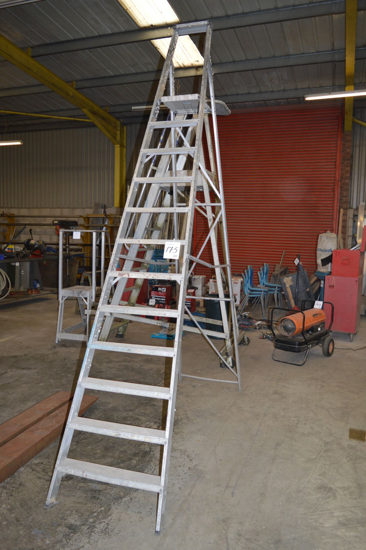 12 rise alloy step ladder ** No VAT on hammer price but VAT will be charged on the buyer's - Image 2 of 3