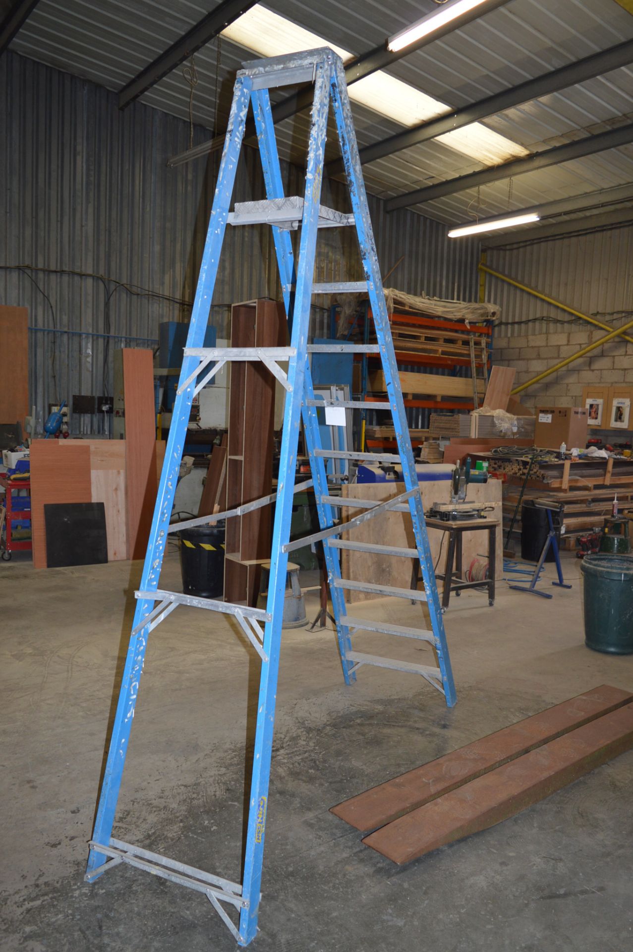 10 rise fibreglass step ladder ** No VAT on hammer price but VAT will be charged on the buyer's - Image 3 of 3