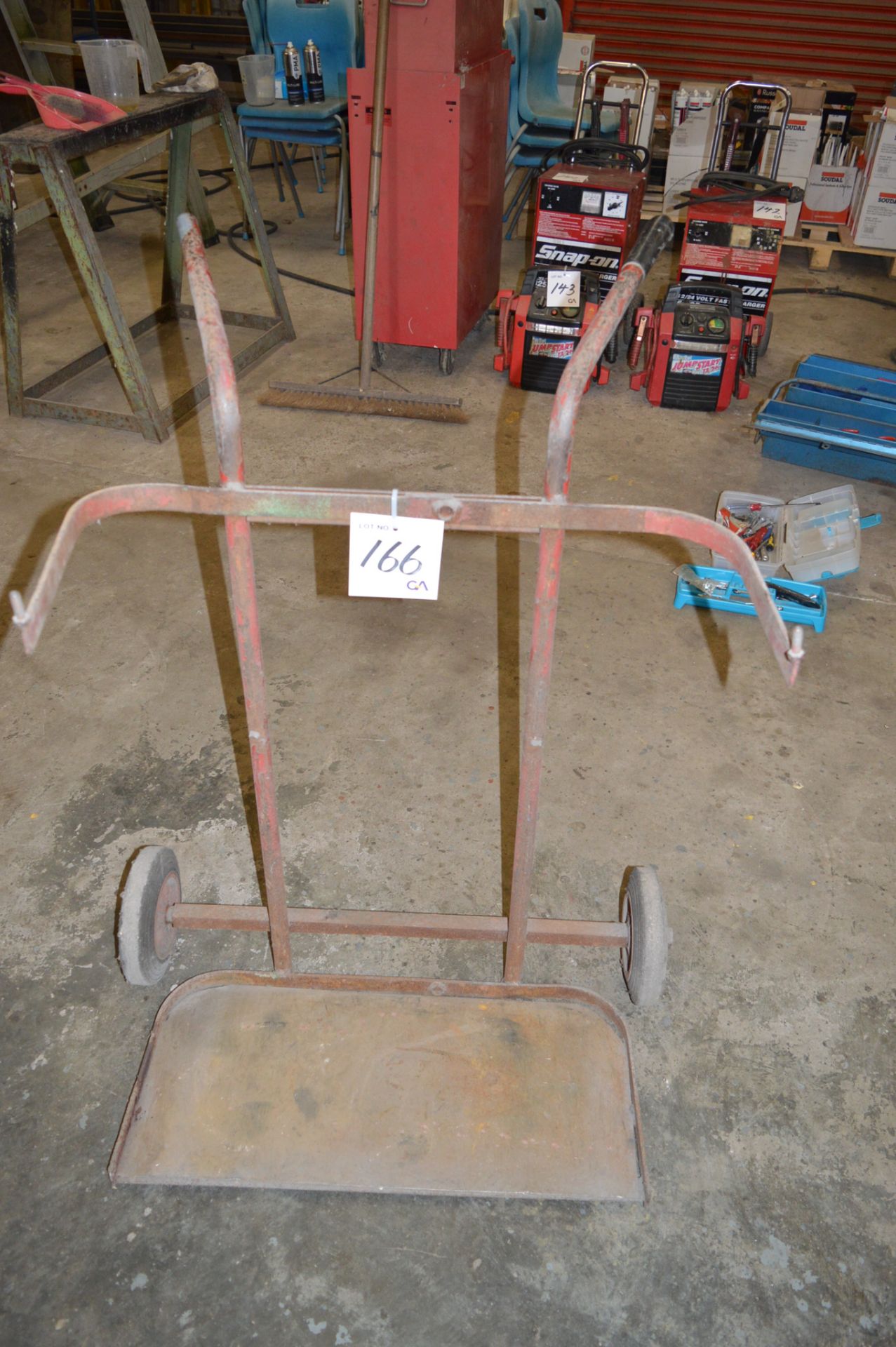 Twin gas bottle trolley ** No VAT on hammer price but VAT will be charged on the buyer's premium **