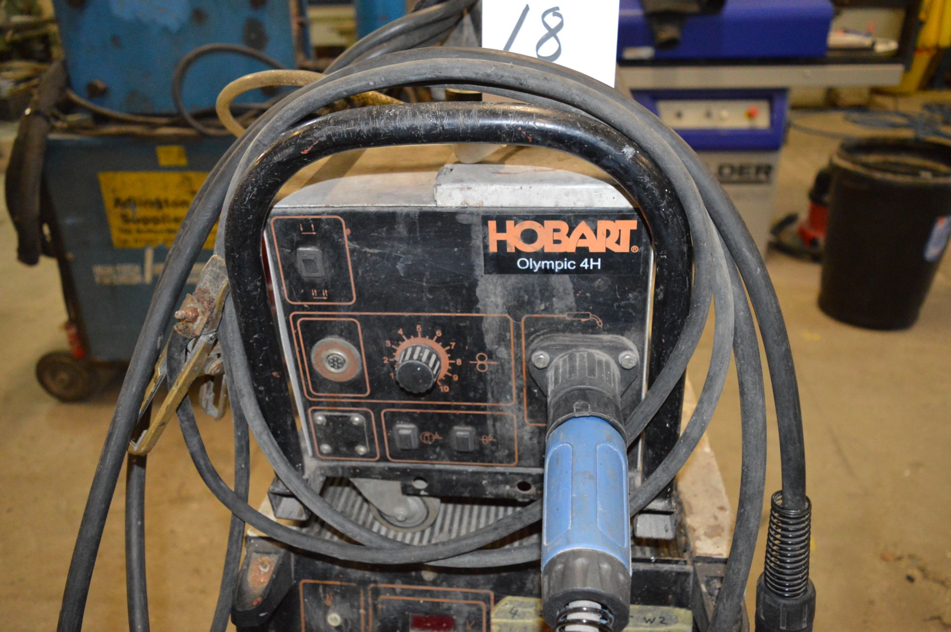 Hobart 400 amp MIG welder c/w welding torch, earth lead and regulator Model: Betamig 4000 S/N: - Image 4 of 6