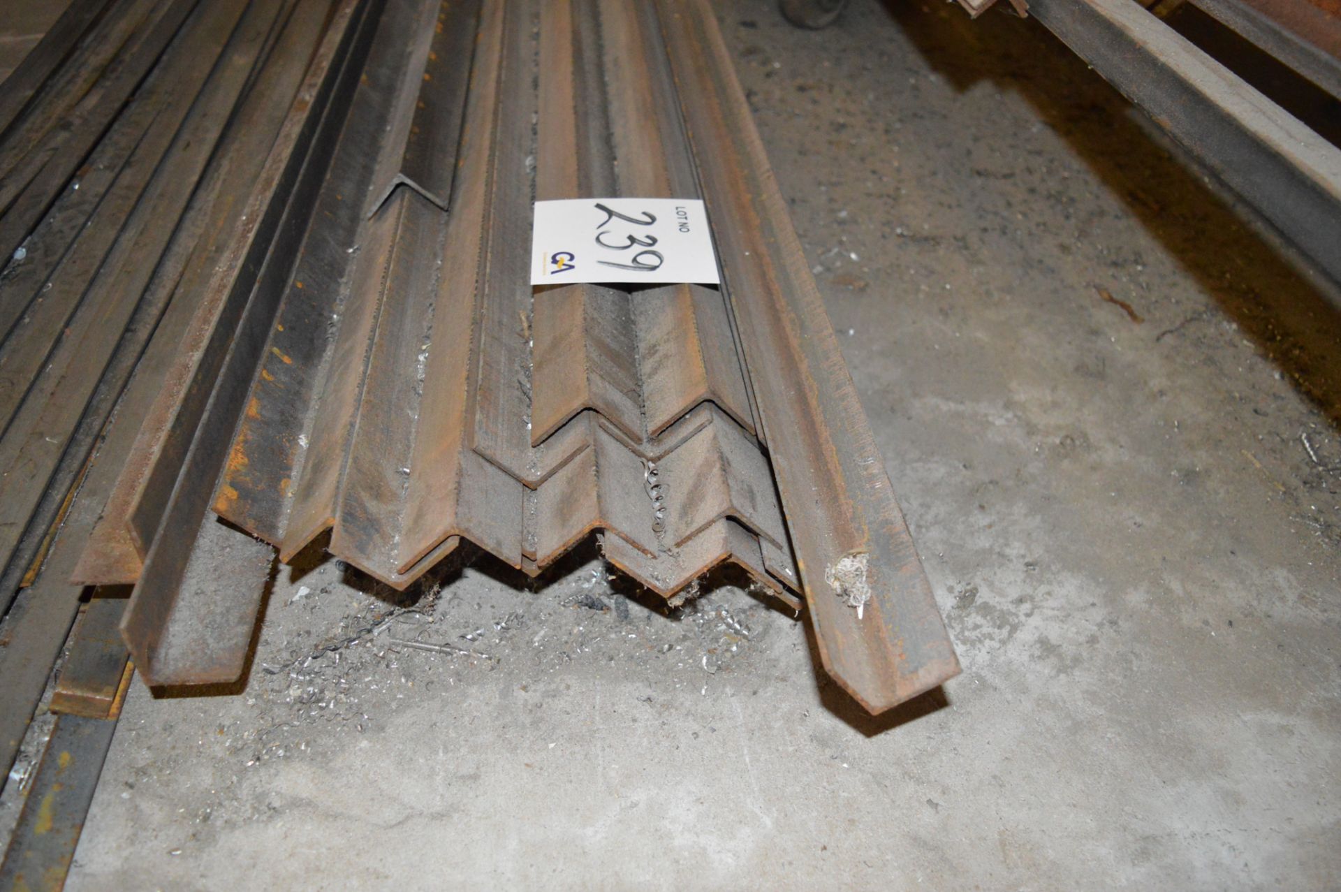 Approx. 30 lengths steel angles 40 x 40 x 3 mm x 6100 mm ** No VAT on hammer price but VAT will be - Image 2 of 3