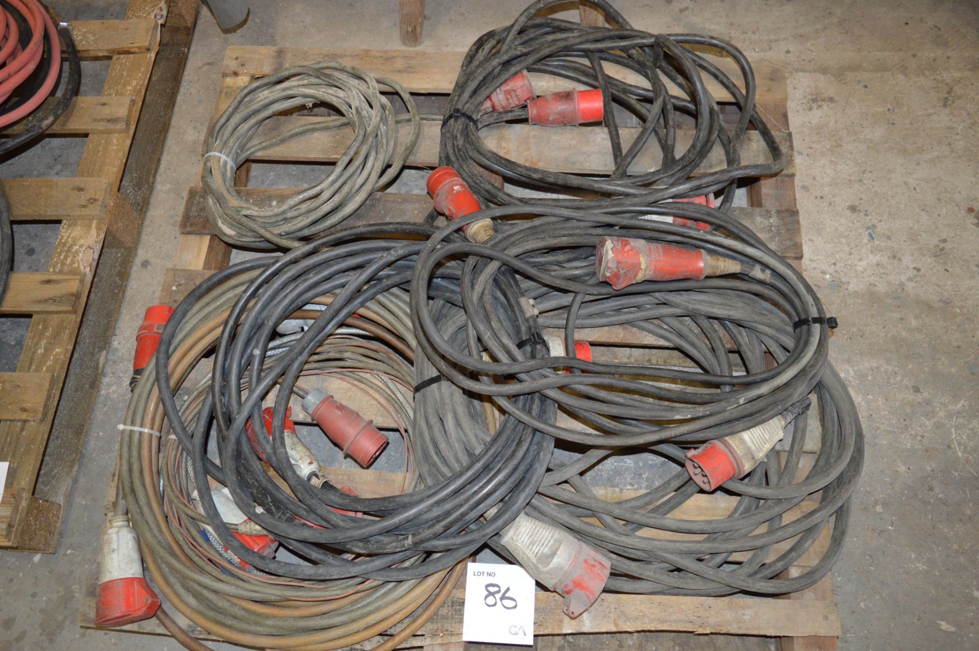 Quantity of 440v extension leads ** No VAT on hammer price but VAT will be charged on the buyer's - Image 2 of 2