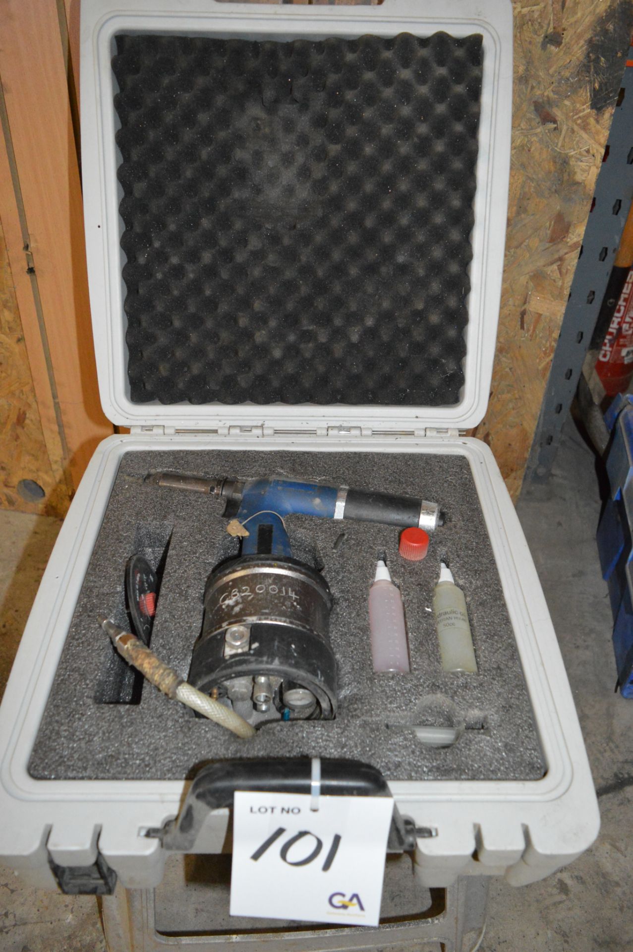 Pneumatic rivet gun c/w carry case ** No VAT on hammer price but VAT will be charged on the buyer'