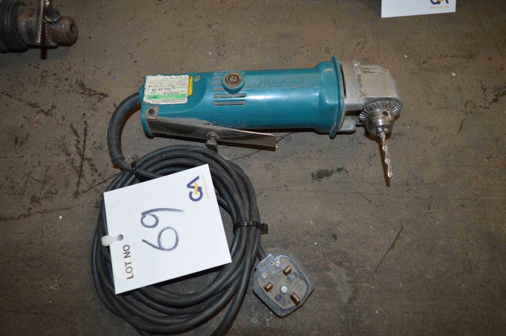 Makita 240v 10mm angle drill Model: DA3000R ** No VAT on hammer price but VAT will be charged on the - Image 2 of 2