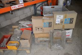 Quantity of kitchen fittings Including door handles, hinges, basket drawers etc. ** No VAT on hammer