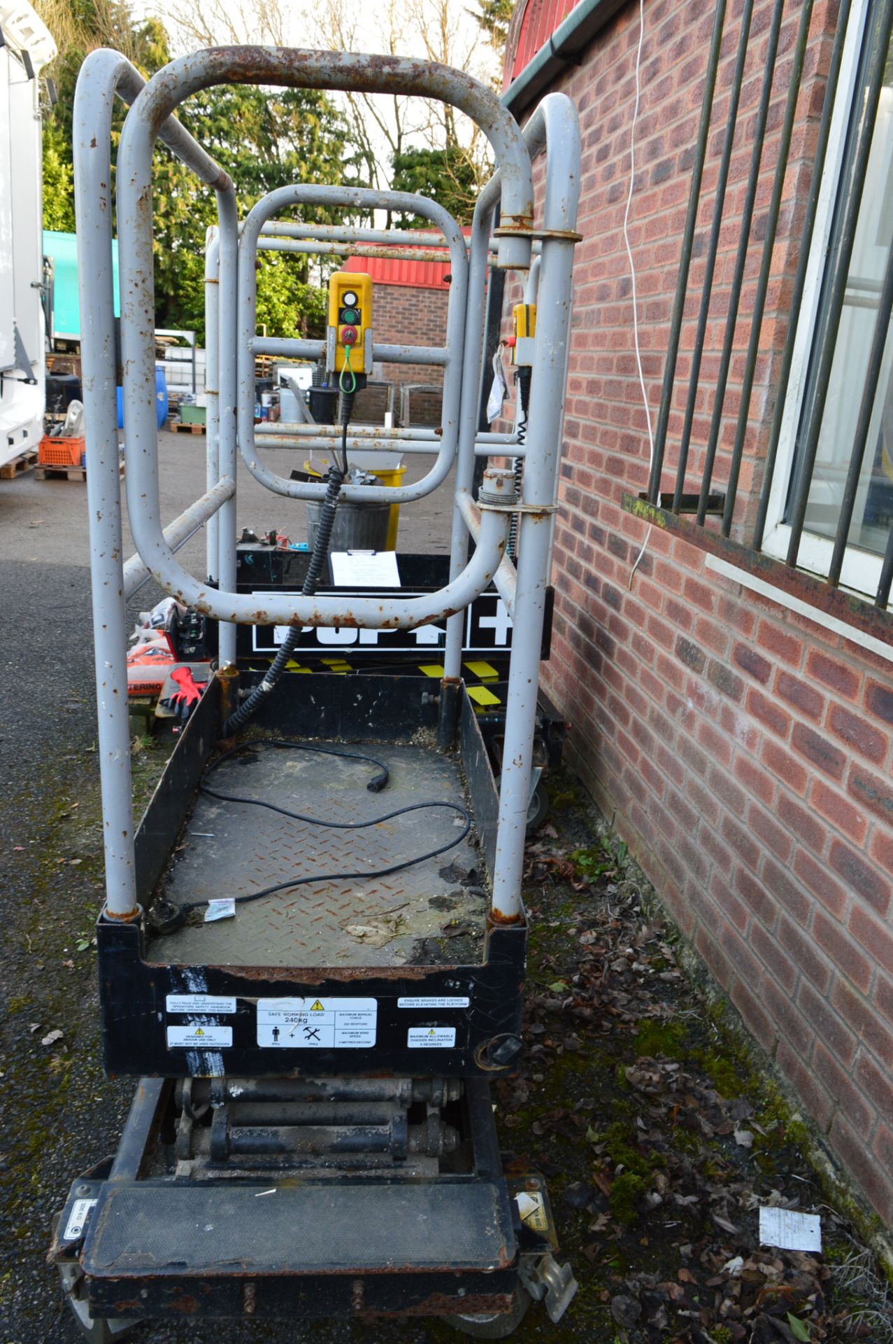 Pop up access platform Model: PUSH8ECO ** Batteries require attention ** ** No VAT on hammer price - Image 3 of 3