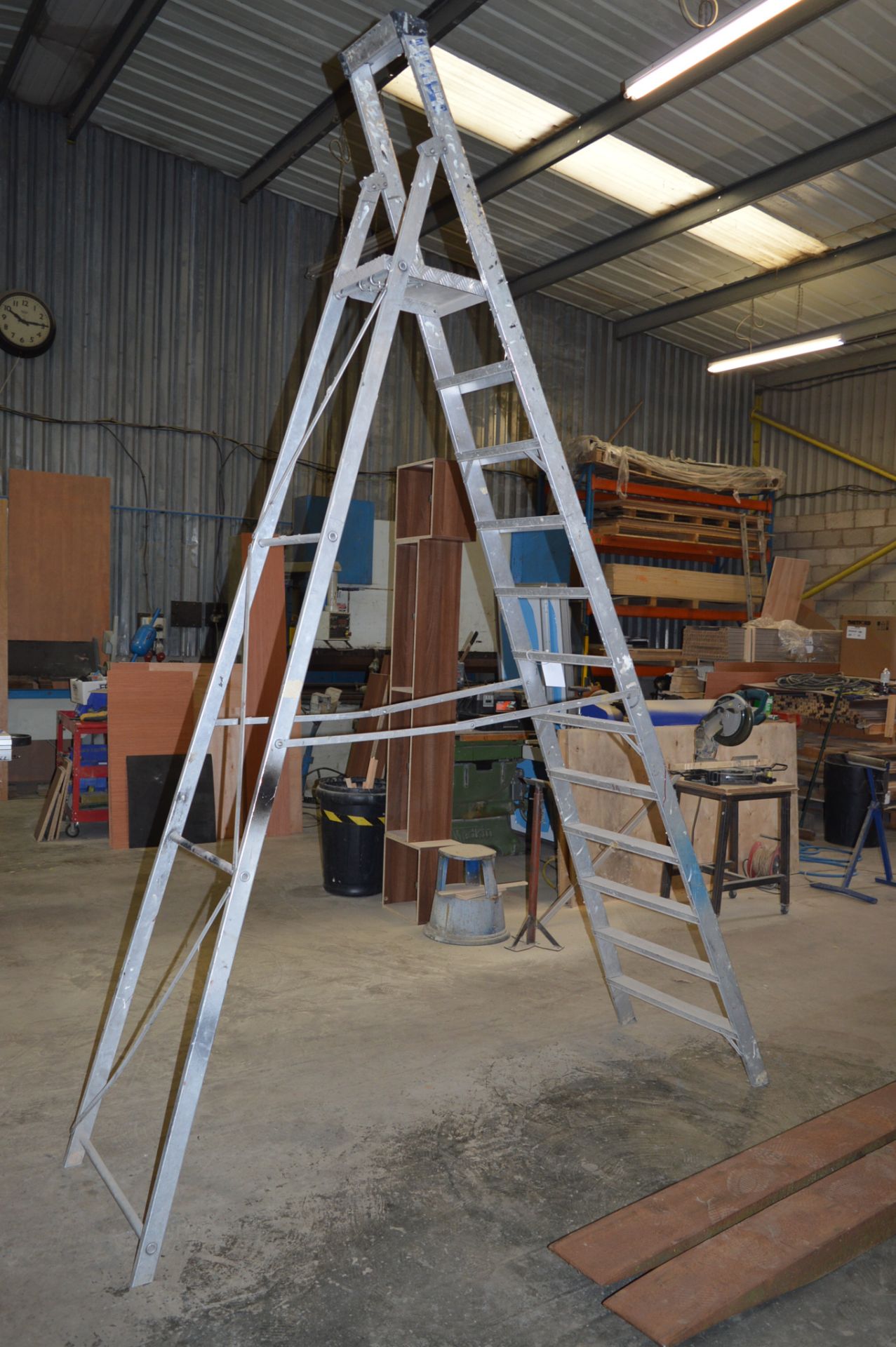 12 rise alloy step ladder ** No VAT on hammer price but VAT will be charged on the buyer's - Image 3 of 3