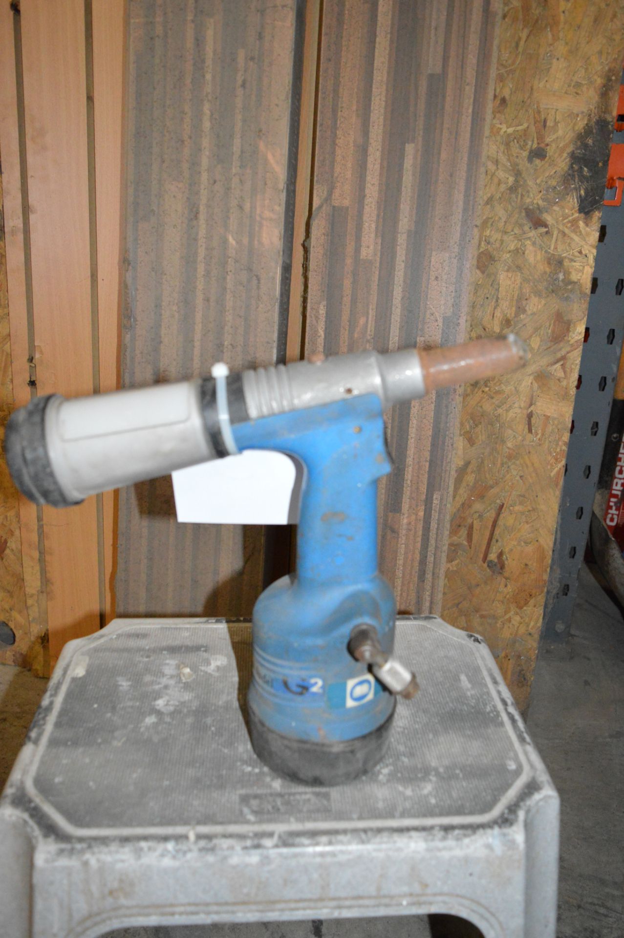 Avdel pneumatic rivet gun Model G2 ** No VAT on hammer price but VAT will be charged on the buyer' - Image 2 of 2