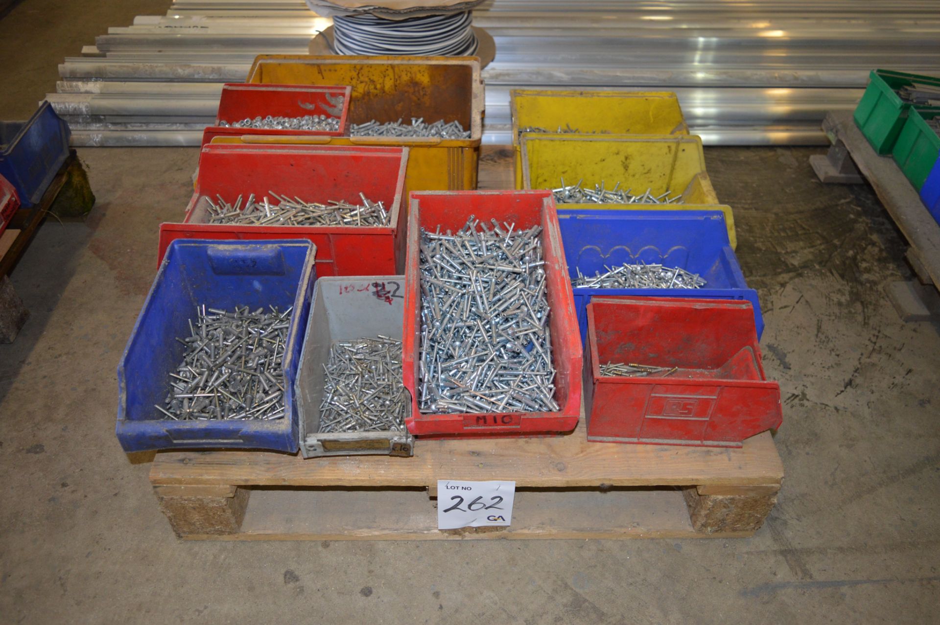 Quantity of various mono bolts and quantity of huck type bolts and collars ** No VAT on hammer price