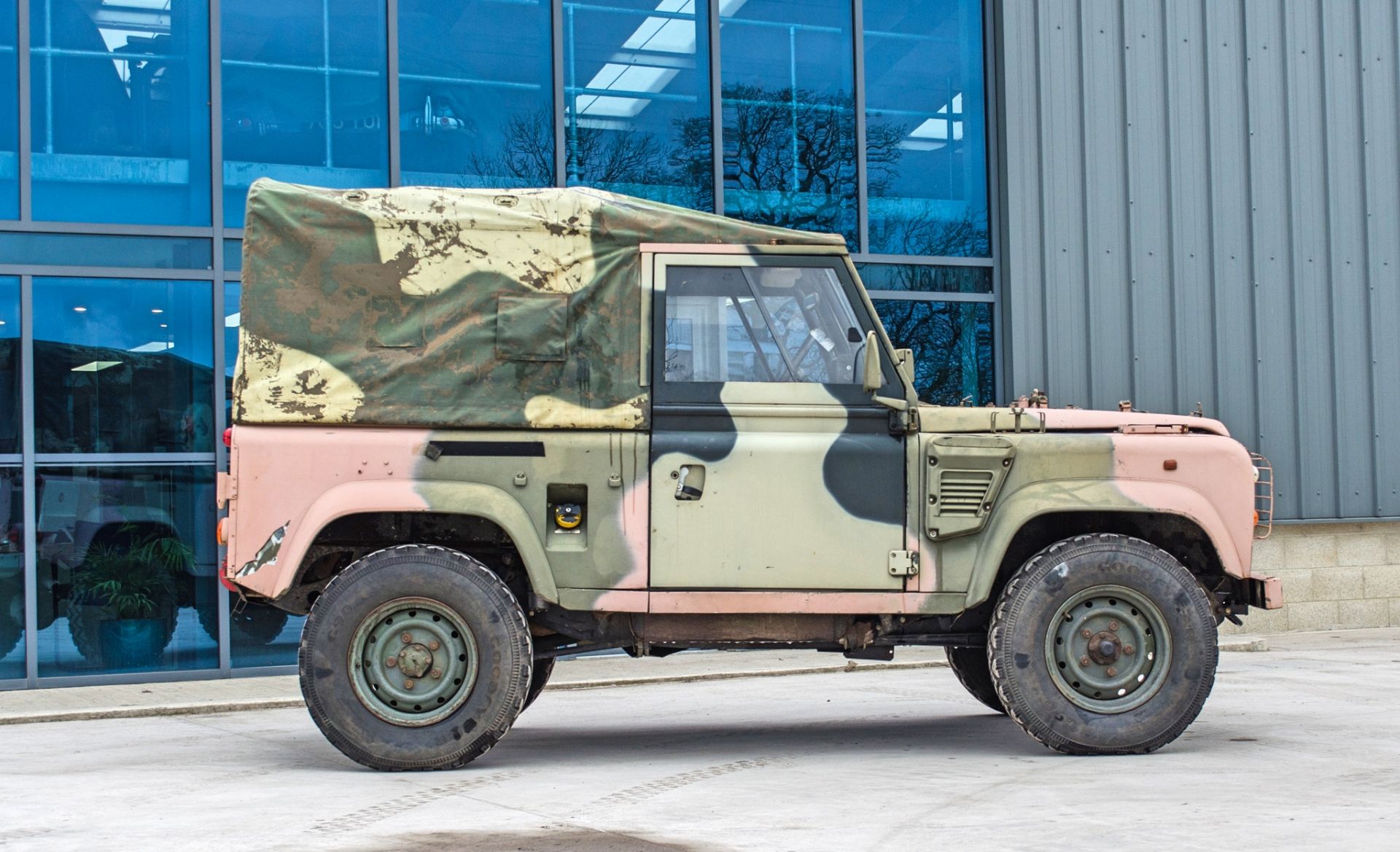 1997 Land Rover Defender 90 WOLF 2.5 litre 300TDI 4 wheel drive utility vehicle Ex MOD - Image 13 of 45