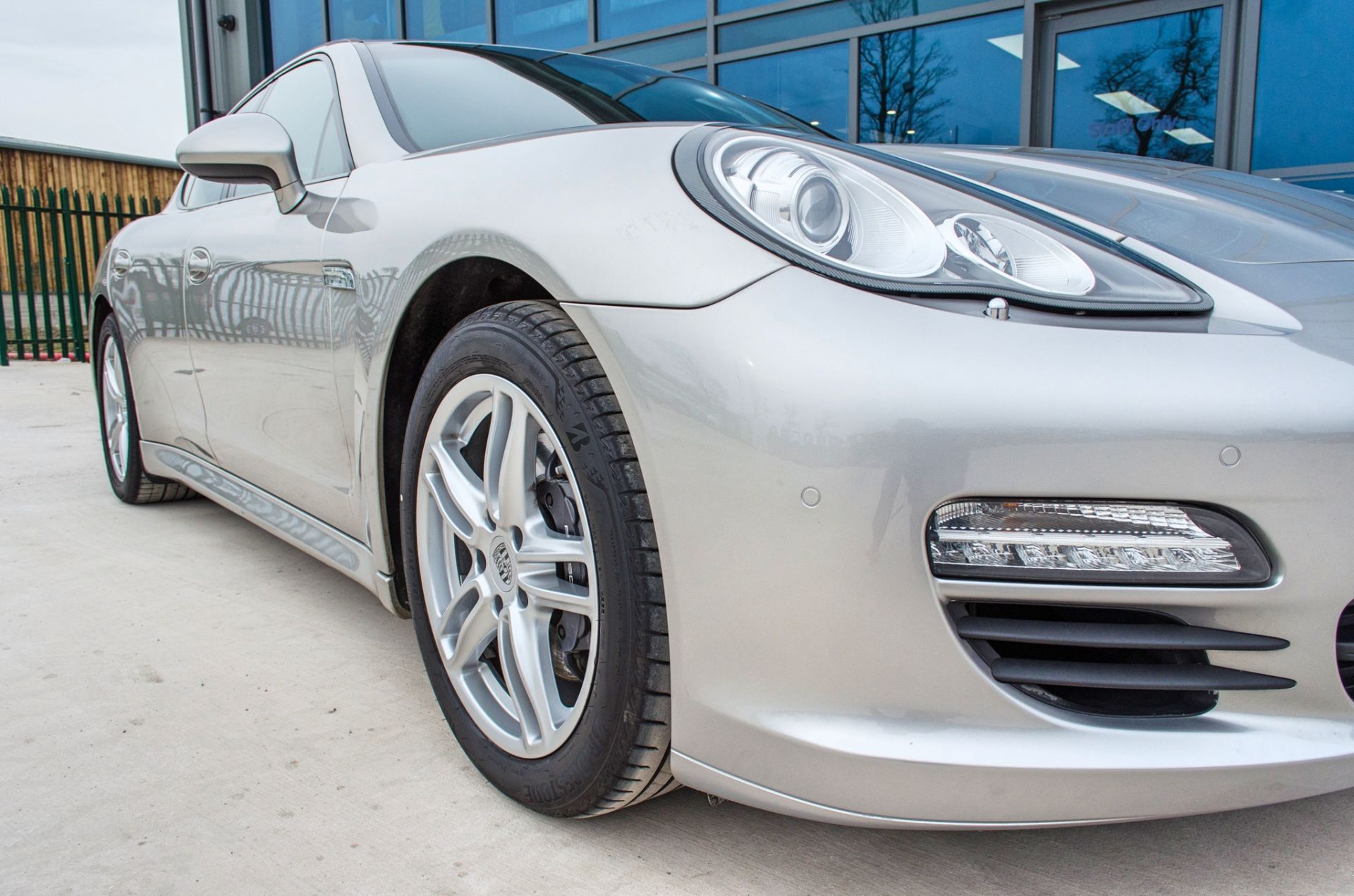 2012 Porsche Panamera 3.0 V6 diesel Tiptronic 5 door hatchback - Image 15 of 55