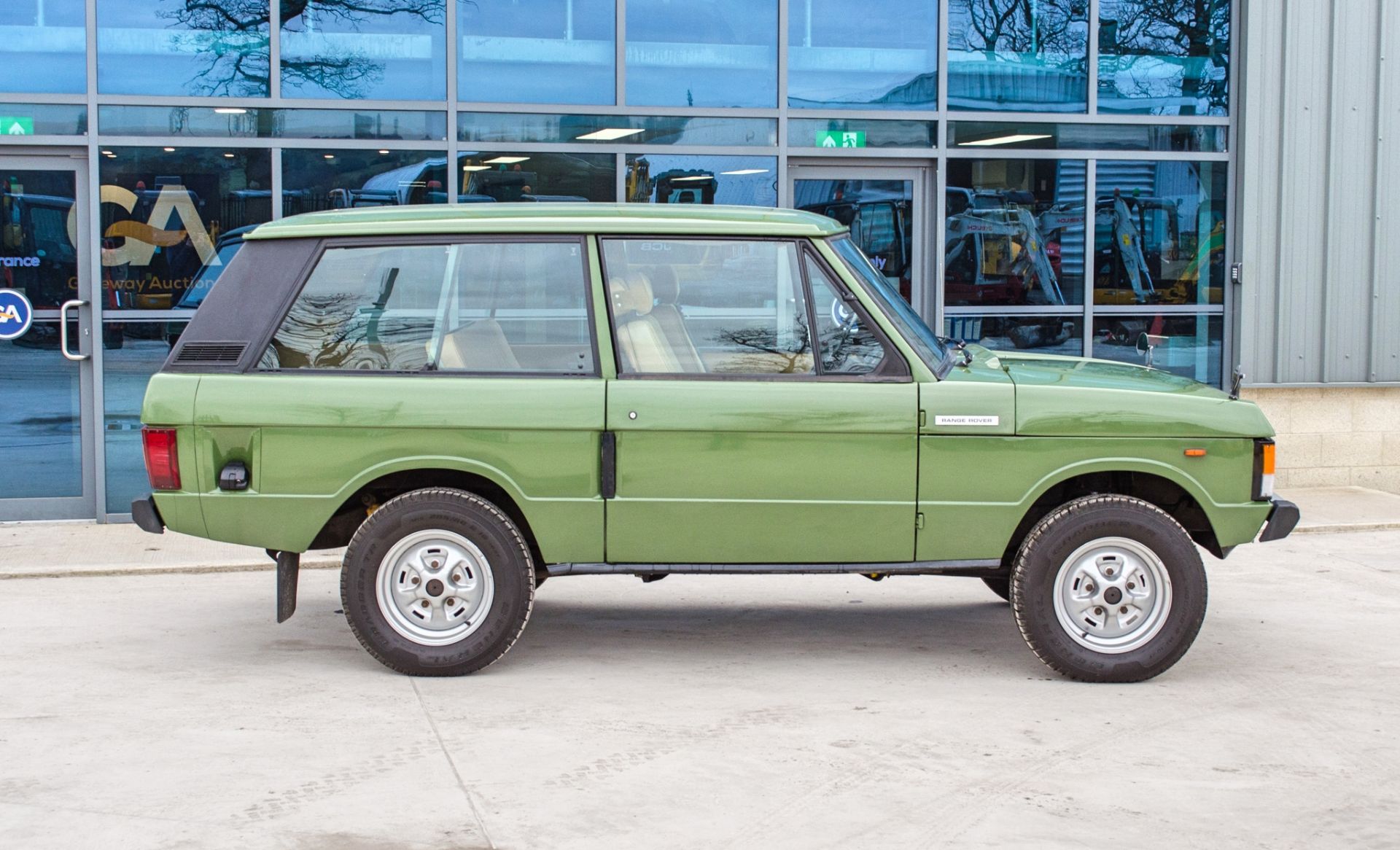 1975 Land Rover Range Rover Classic 3470 cc 3 door 4 wheel drive - Image 14 of 55