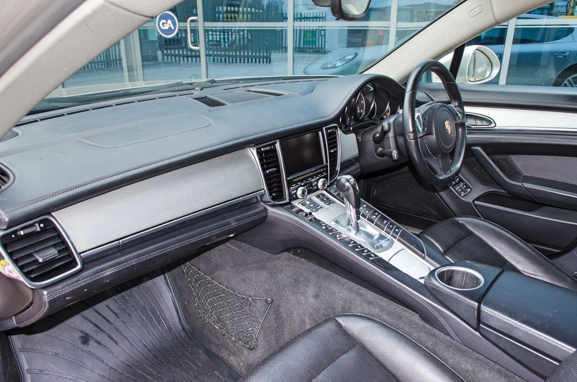 2012 Porsche Panamera 3.0 V6 diesel Tiptronic 5 door hatchback - Image 33 of 55