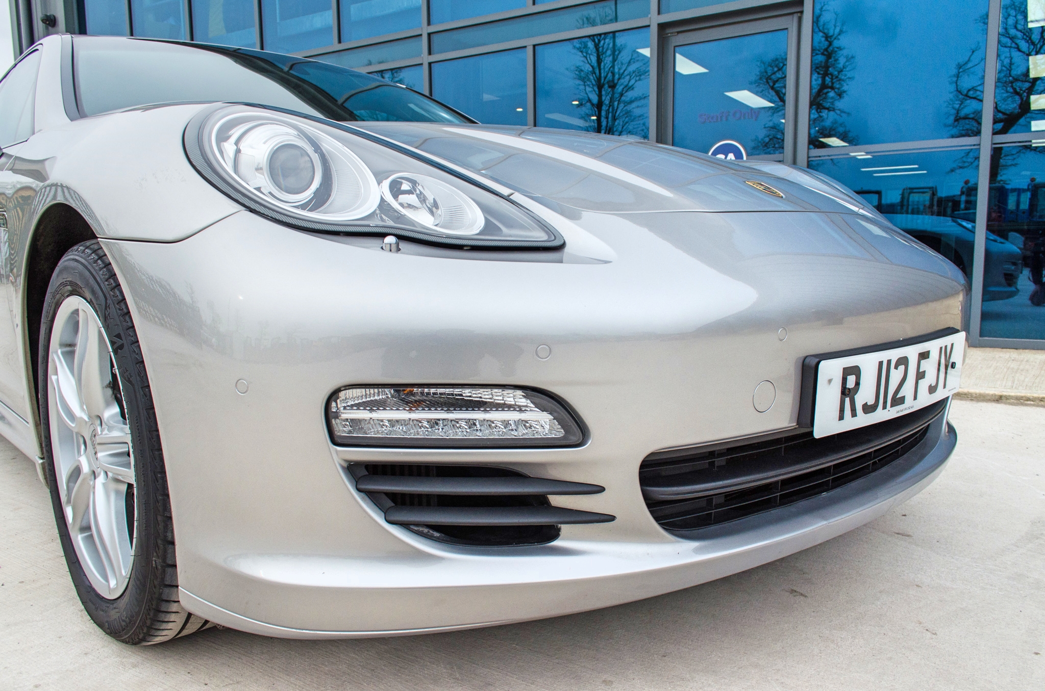 2012 Porsche Panamera 3.0 V6 diesel Tiptronic 5 door hatchback - Image 16 of 55