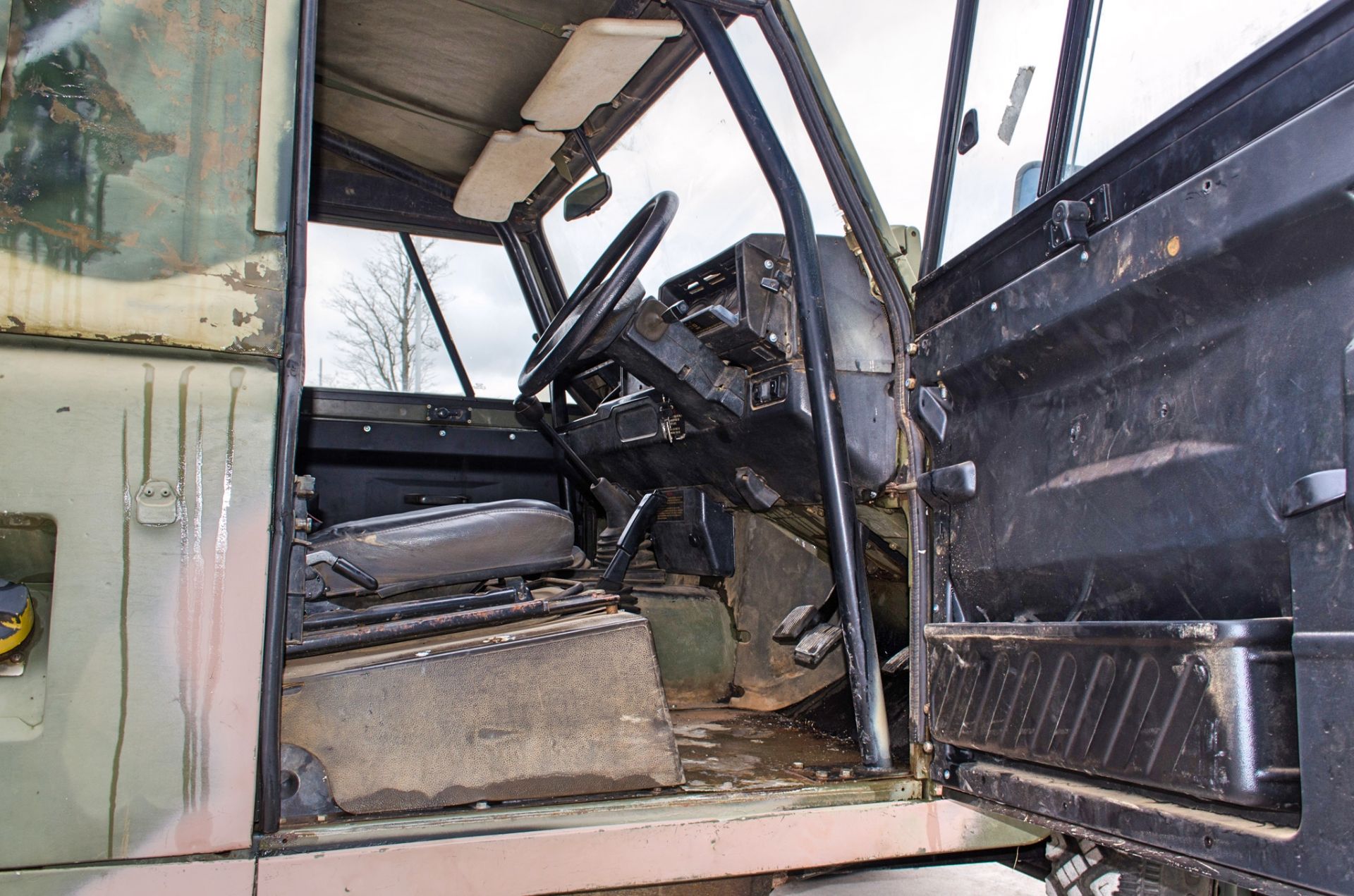 1997 Land Rover Defender 90 WOLF 2.5 litre 300TDI 4 wheel drive utility vehicle Ex MOD - Image 31 of 45