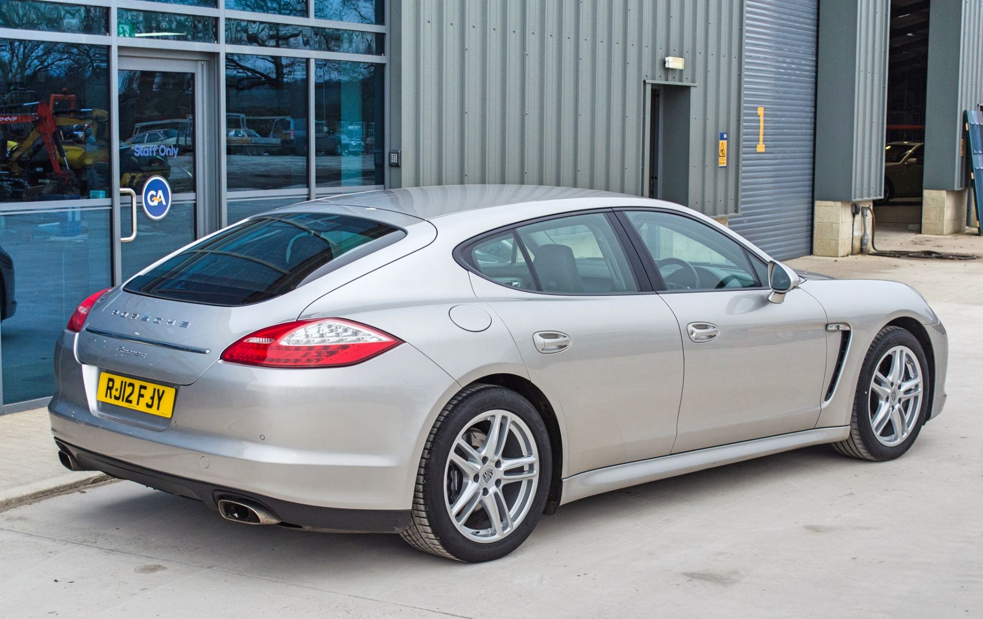 2012 Porsche Panamera 3.0 V6 diesel Tiptronic 5 door hatchback - Image 6 of 55